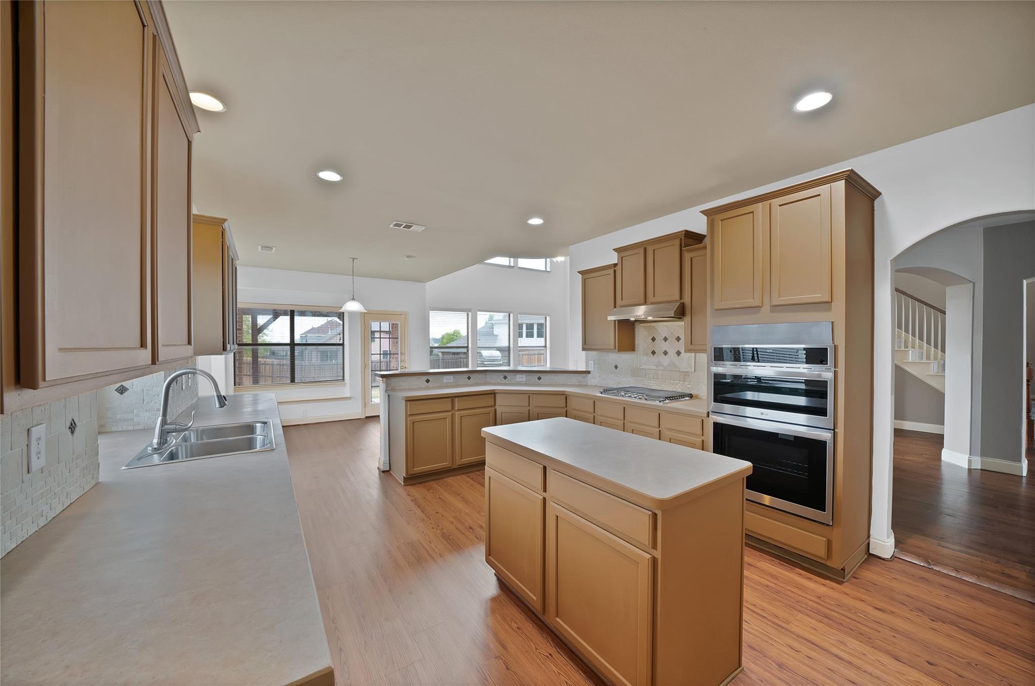 main property photo 8