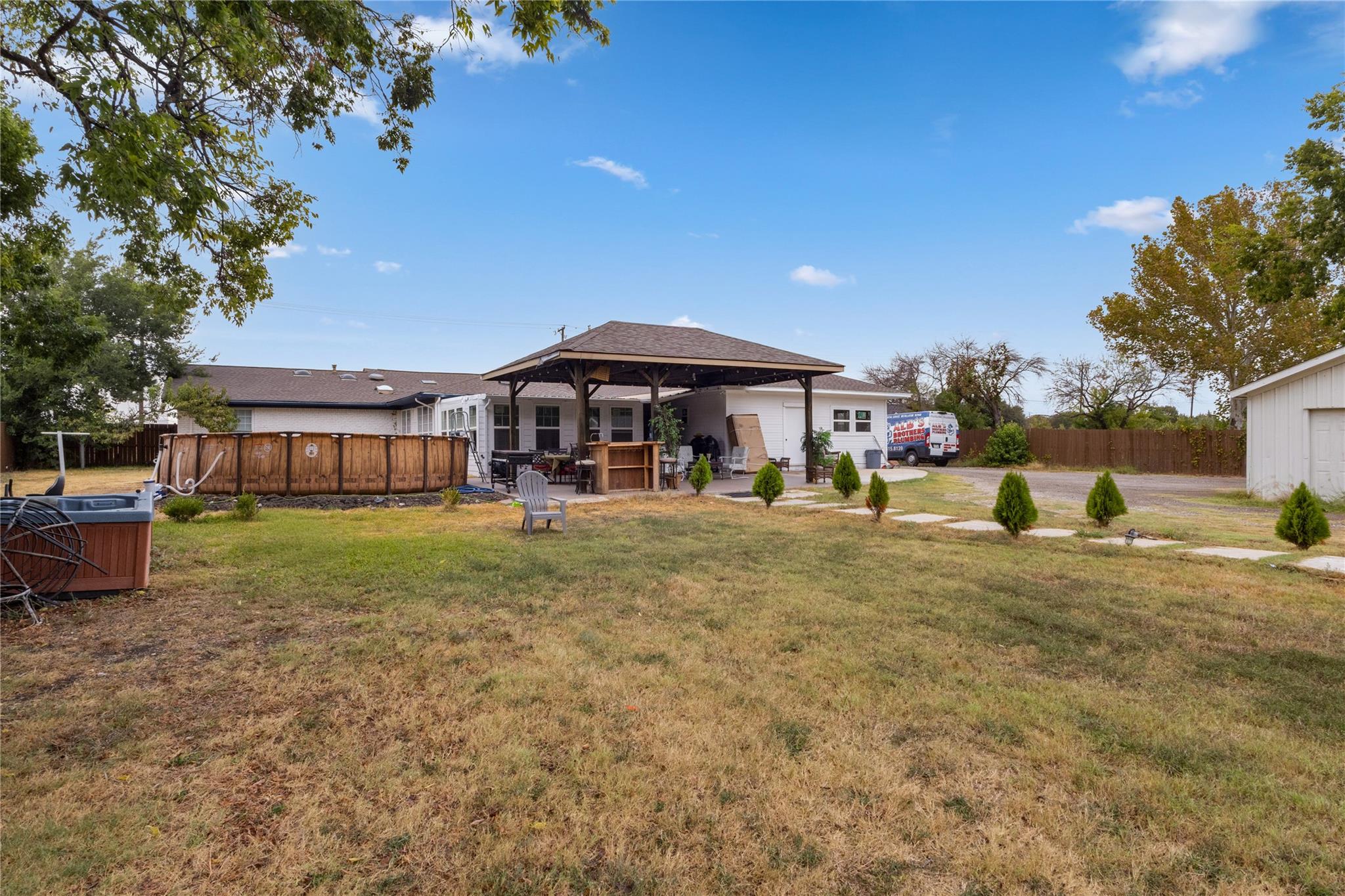 main property photo 9