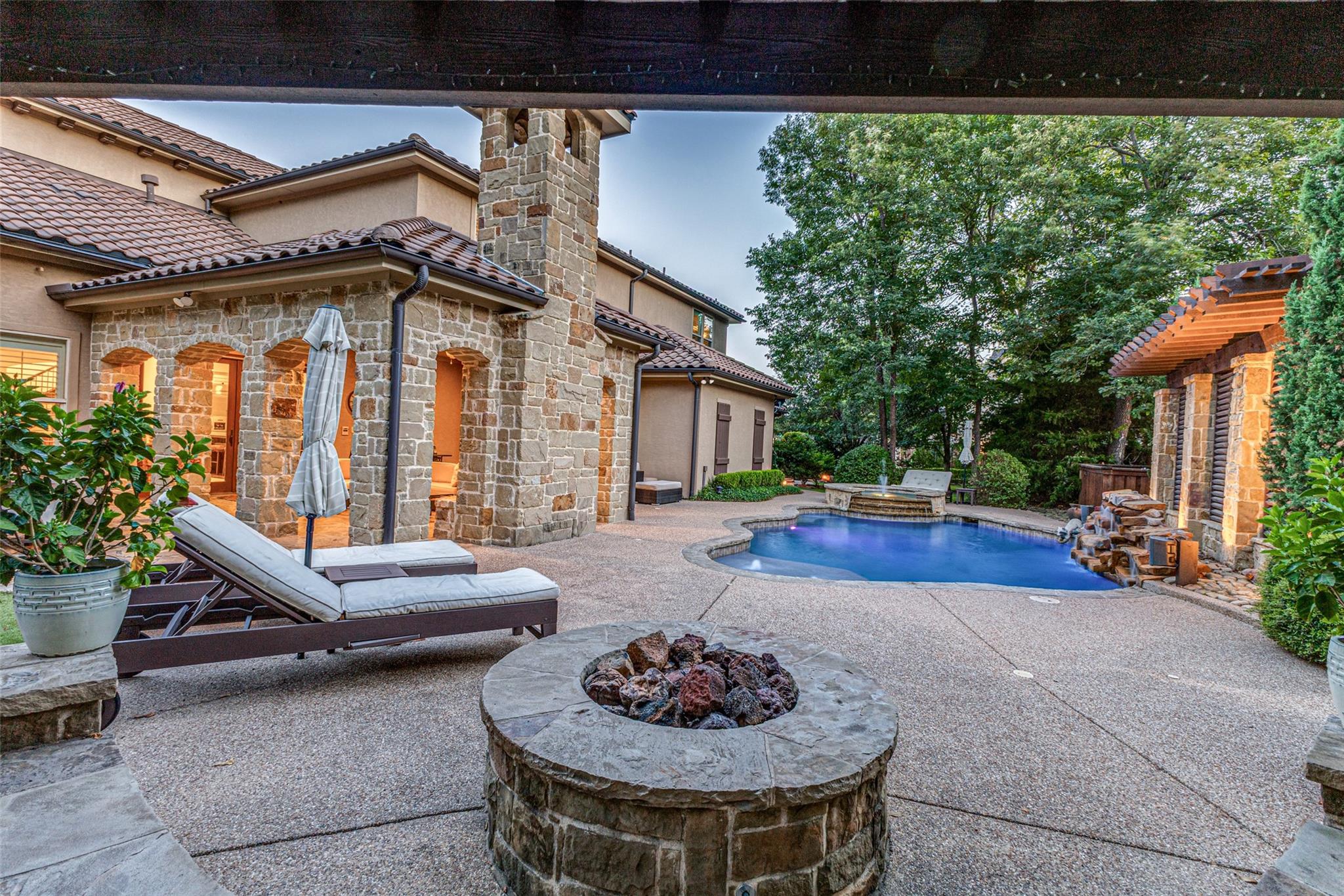 main property photo 28