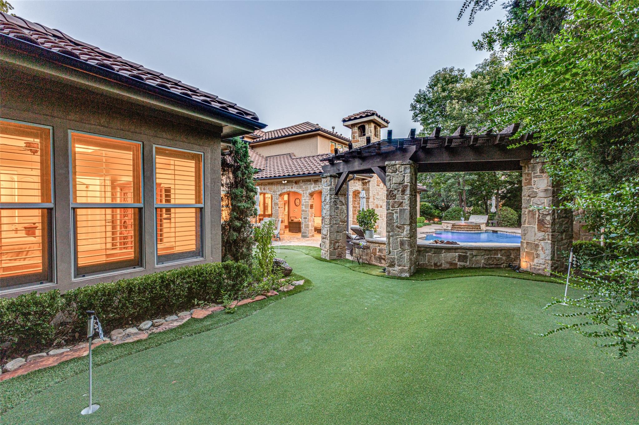 main property photo 30
