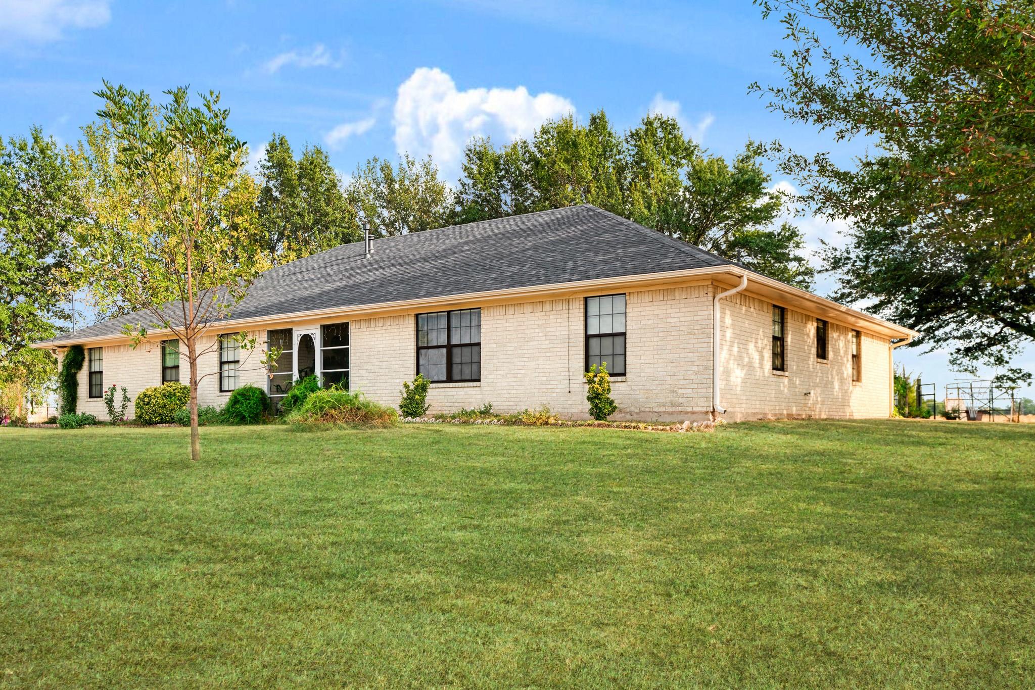 main property photo 28