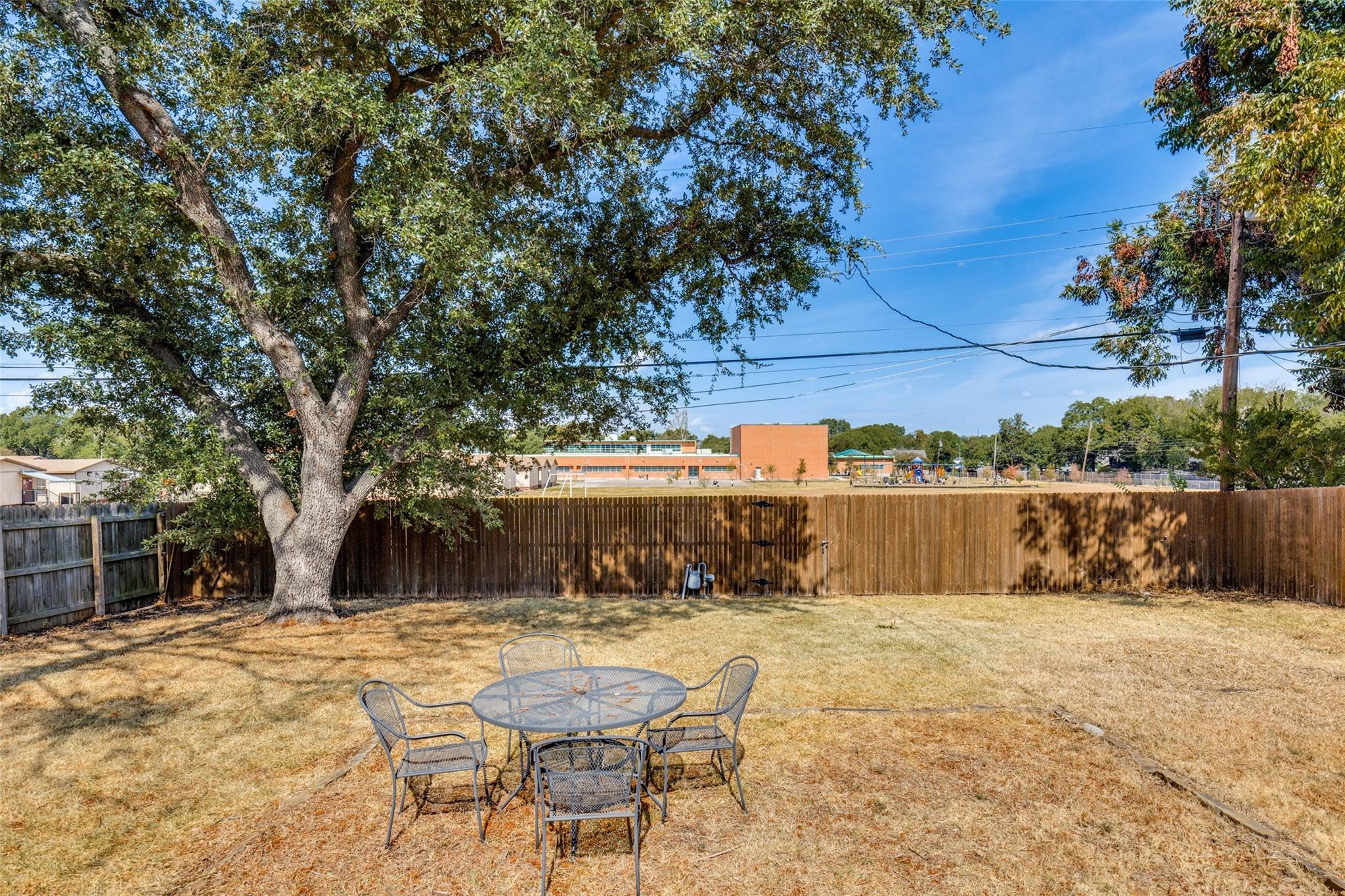 main property photo 14