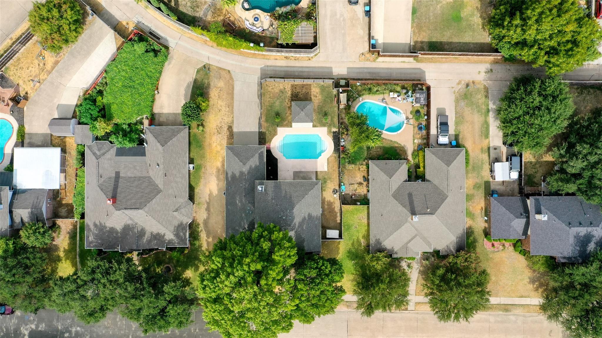 main property photo 37