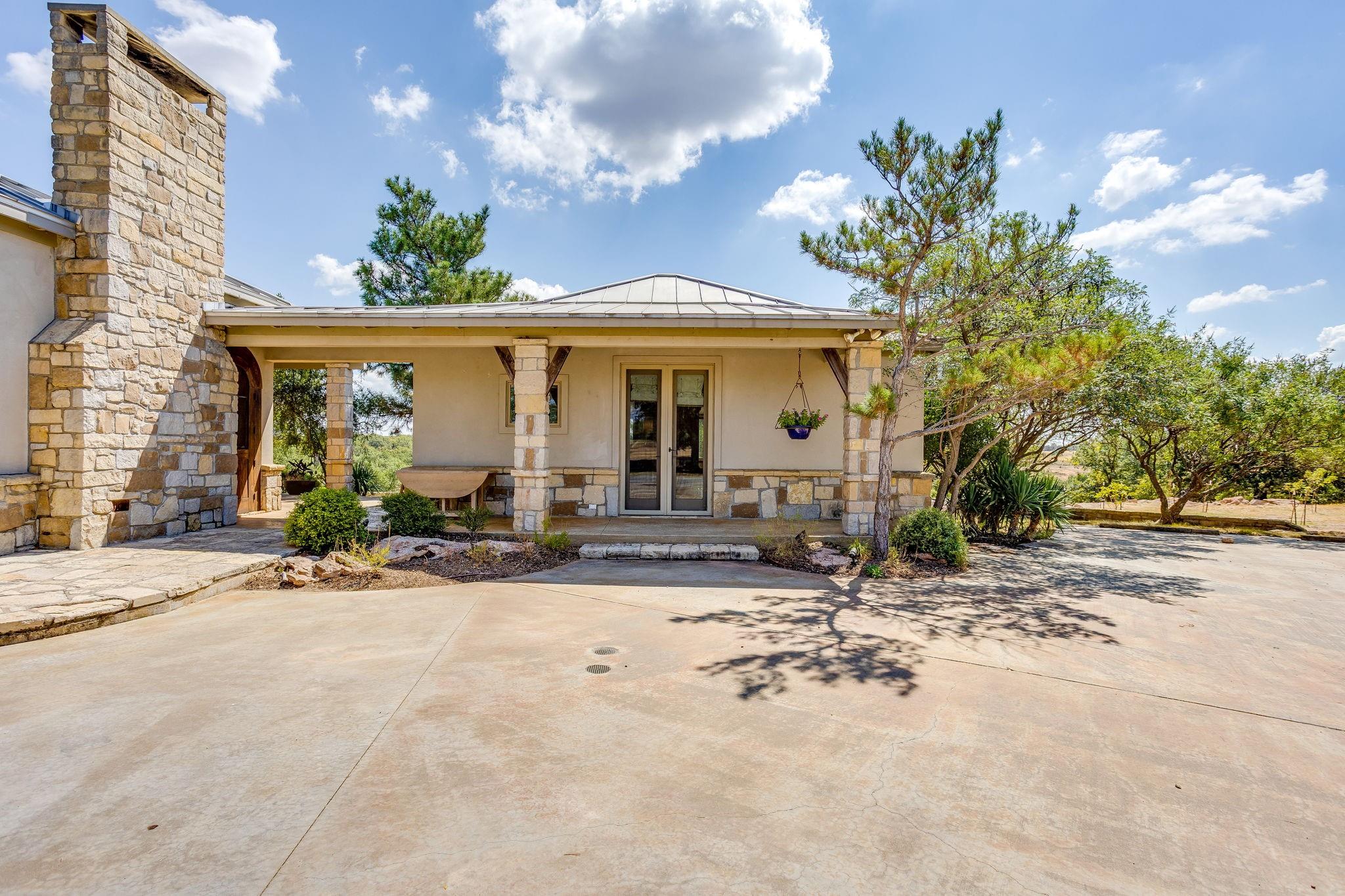 main property photo 16