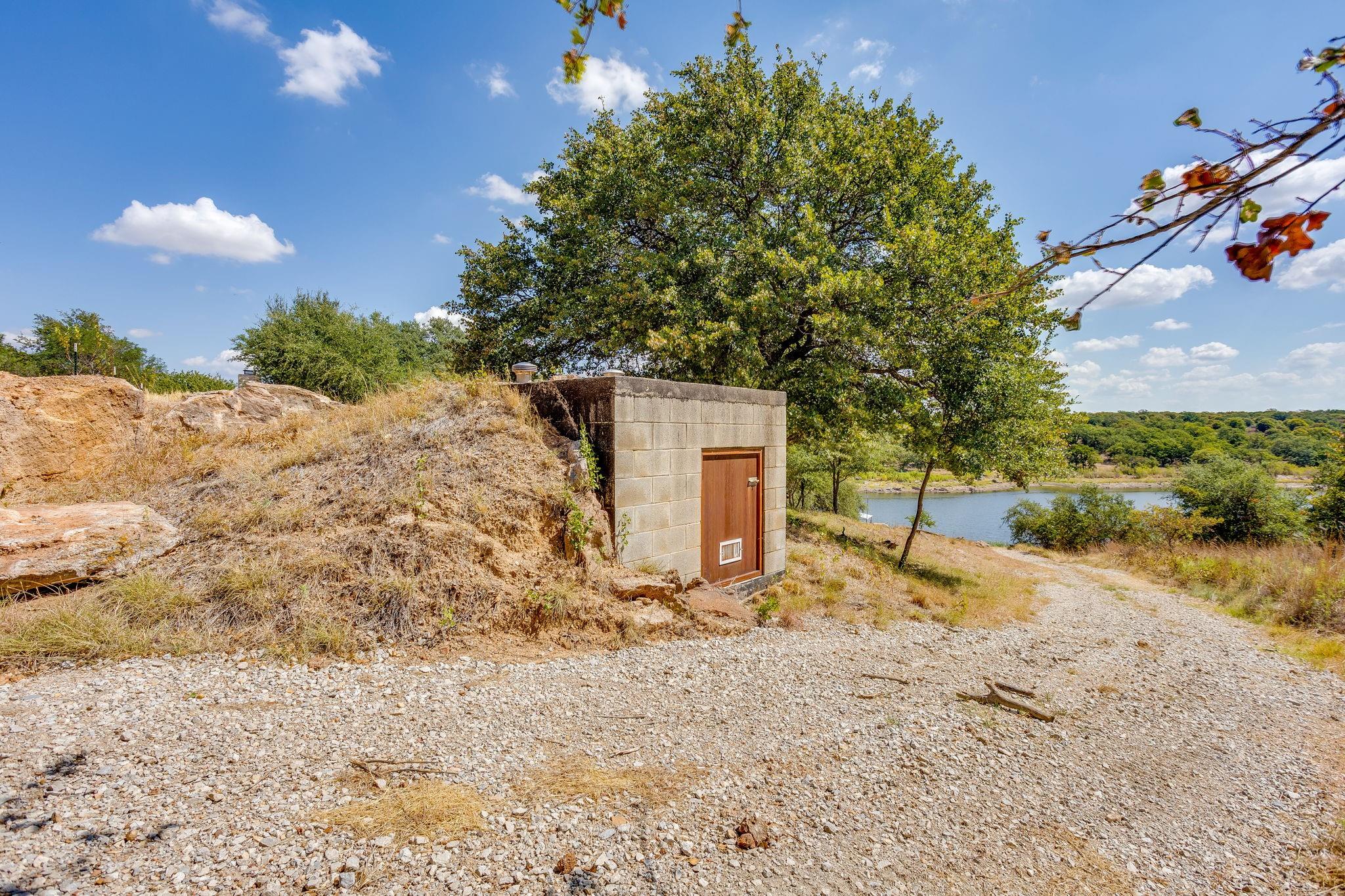main property photo 27