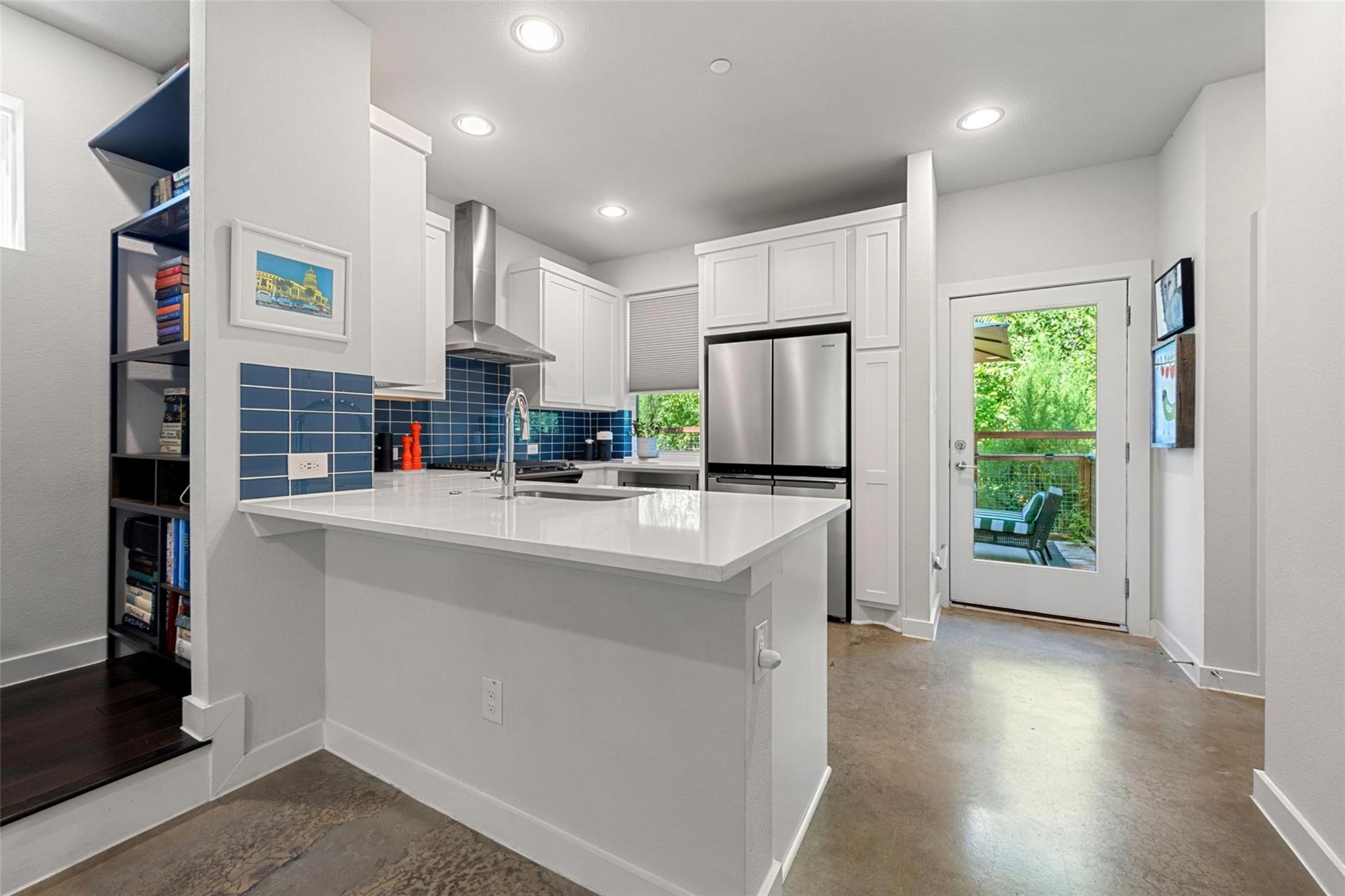main property photo 6
