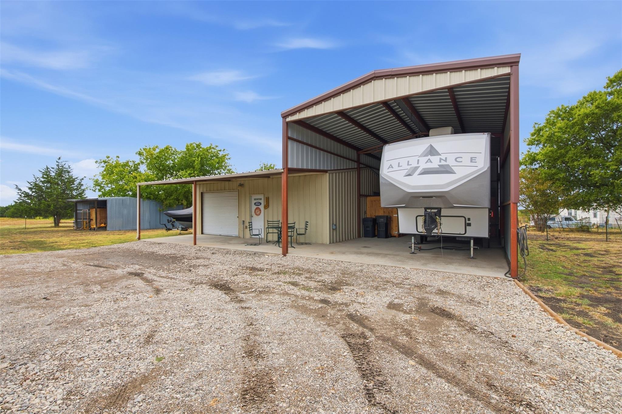 main property photo 10