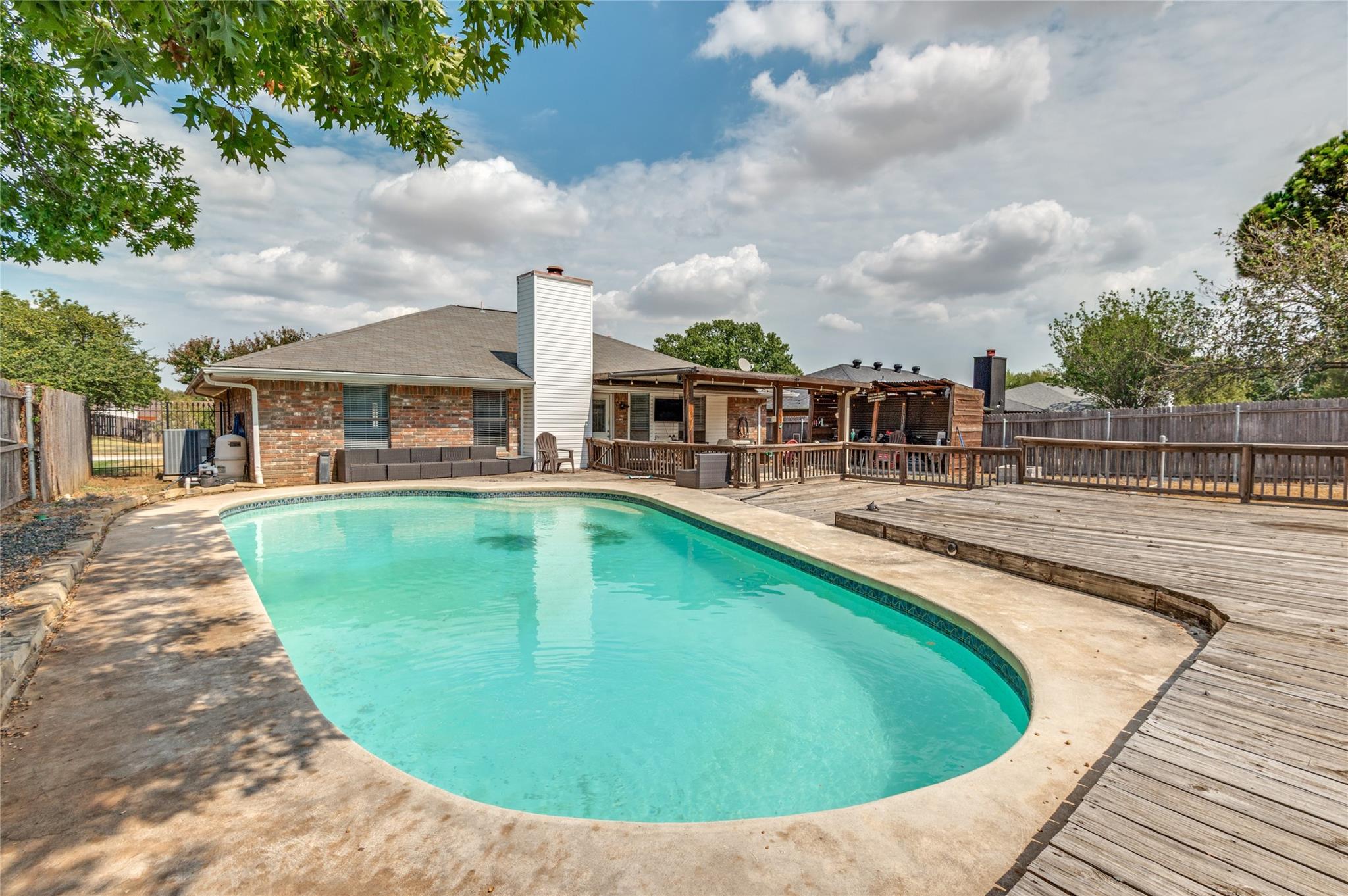 main property photo 23