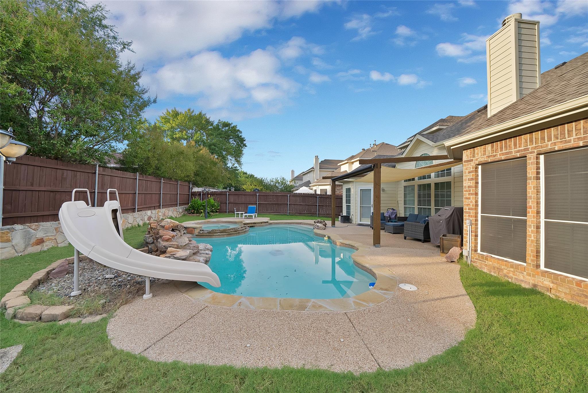 main property photo 37