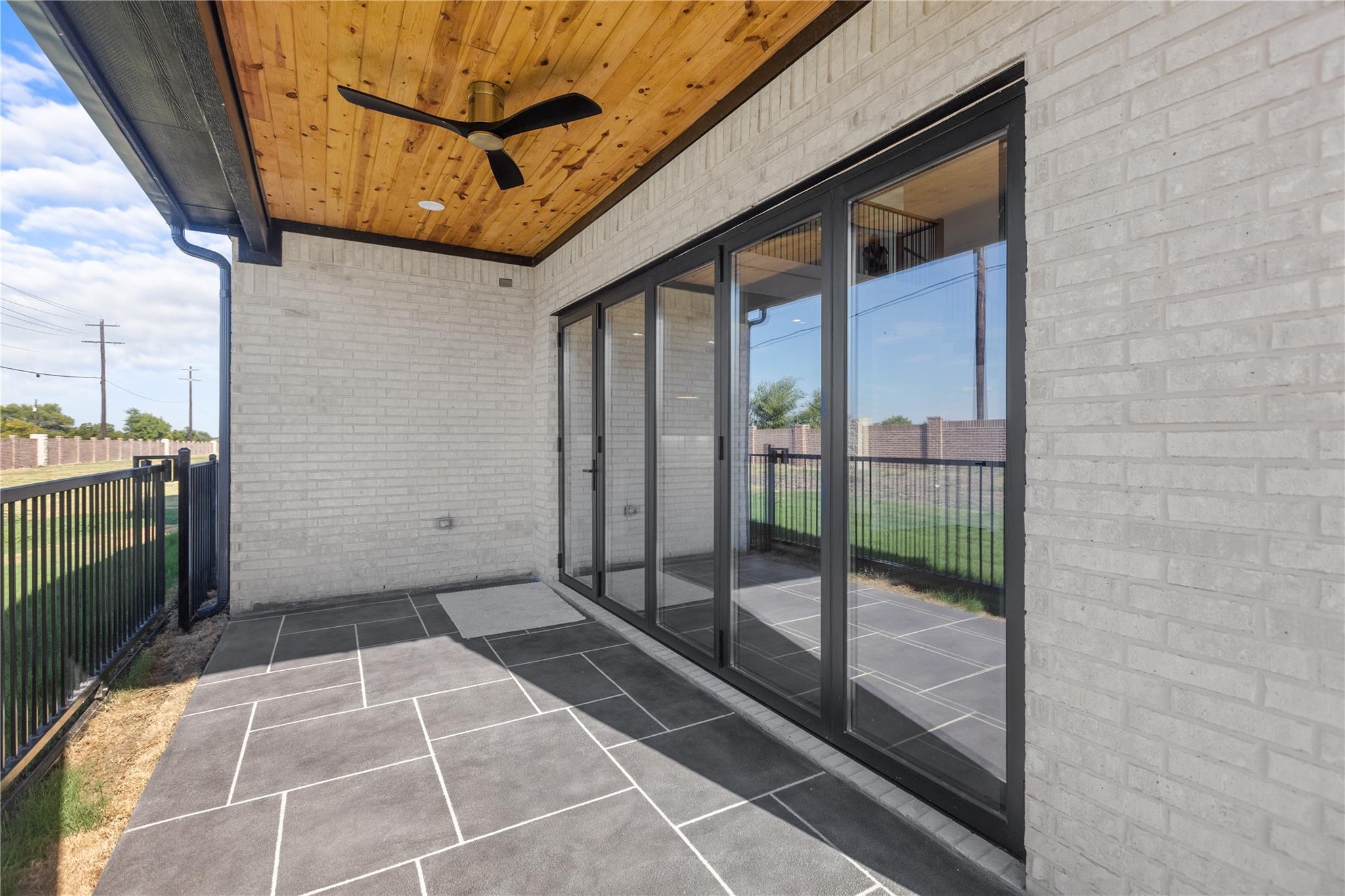 main property photo 30