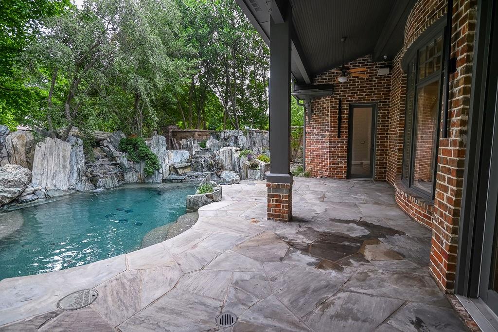 main property photo 32