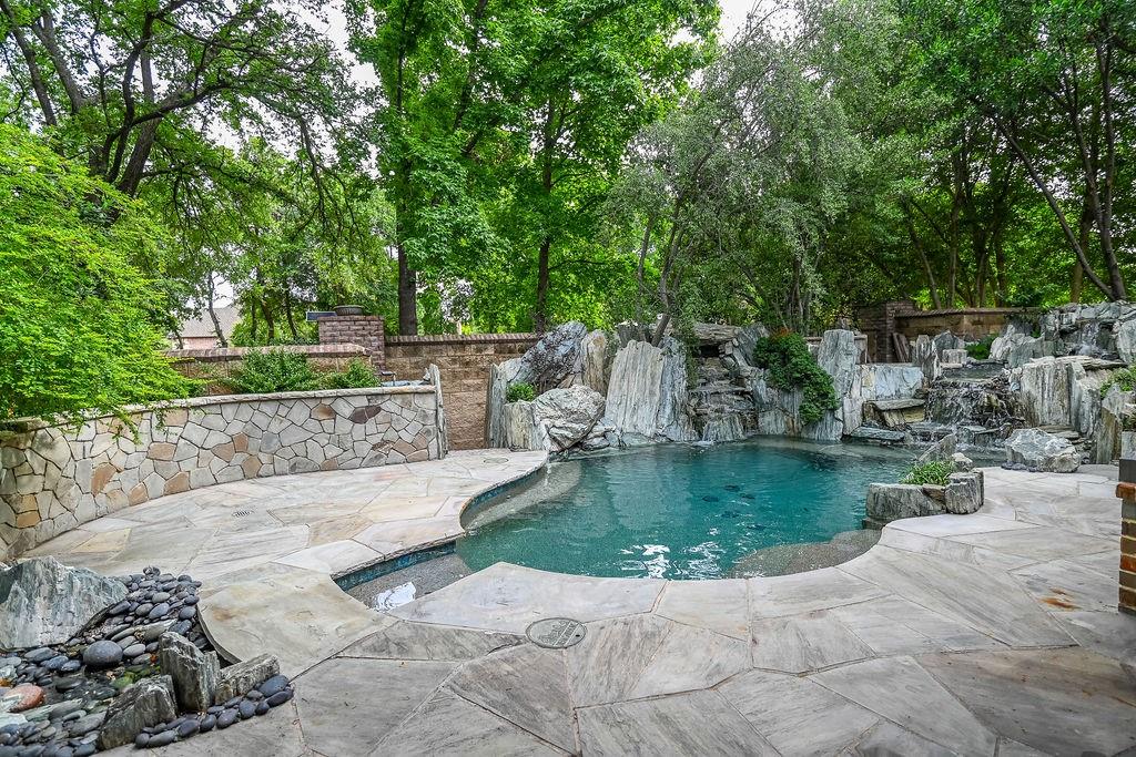 main property photo 33