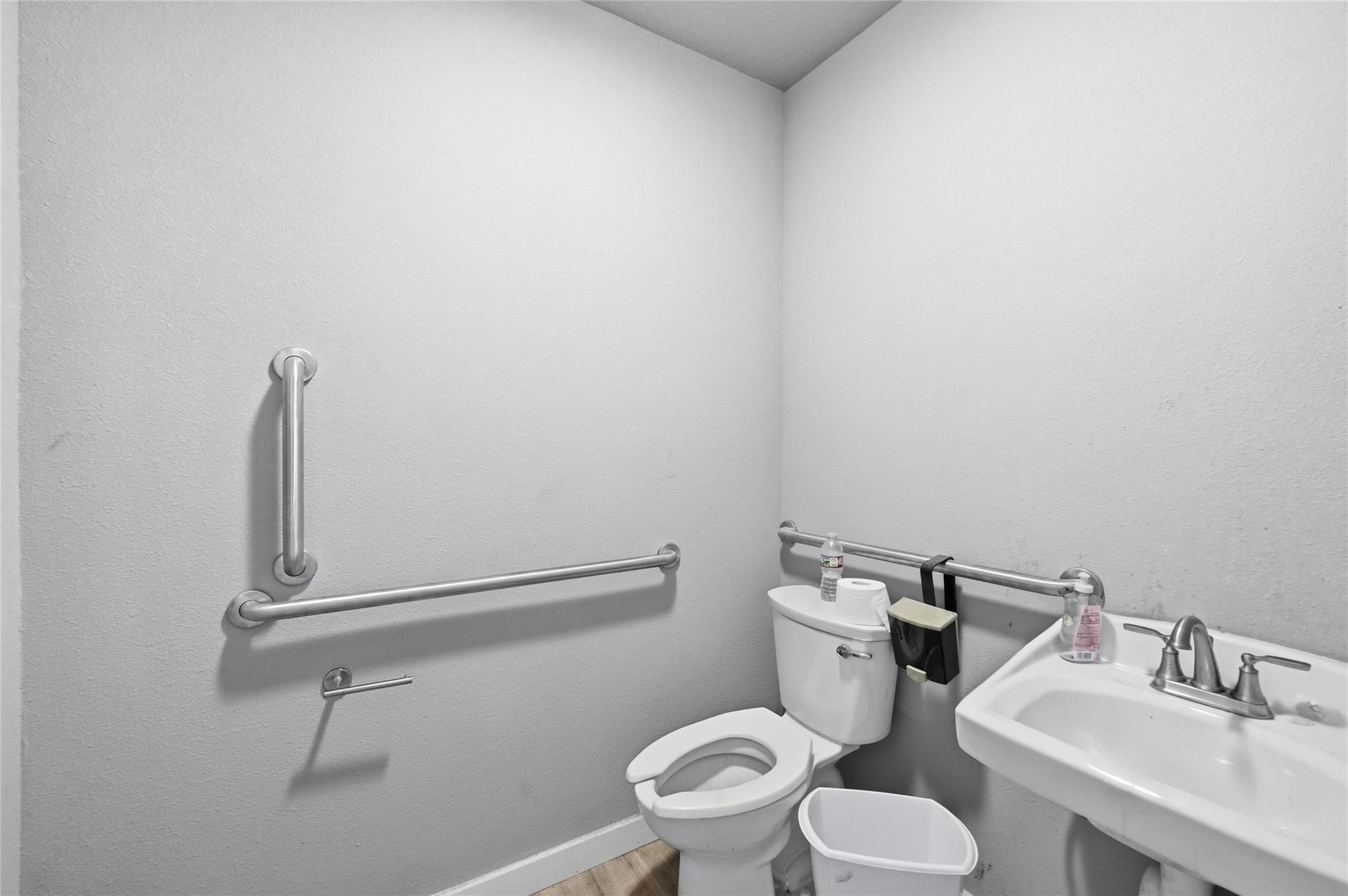 main property photo 9