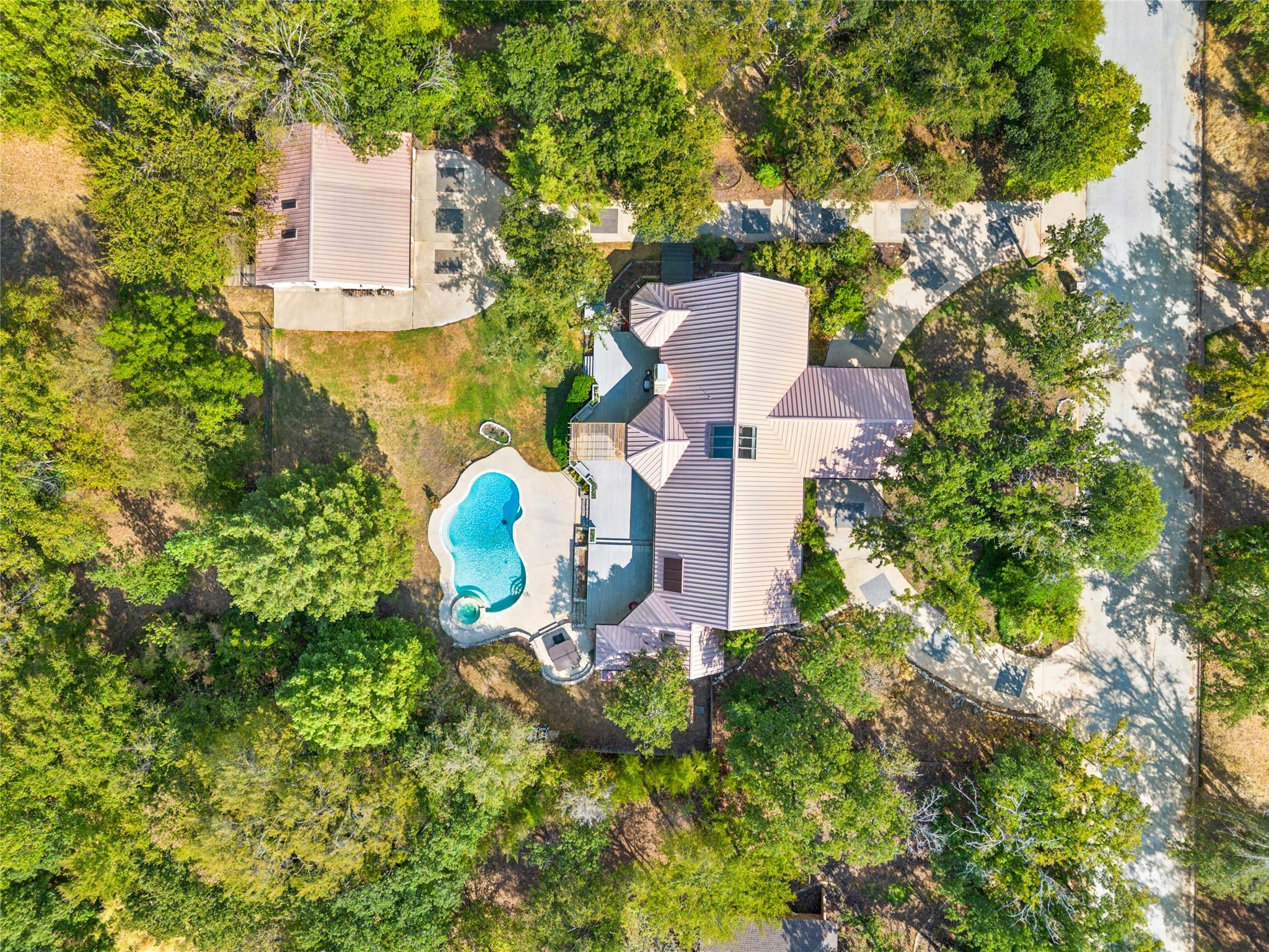 main property photo 30