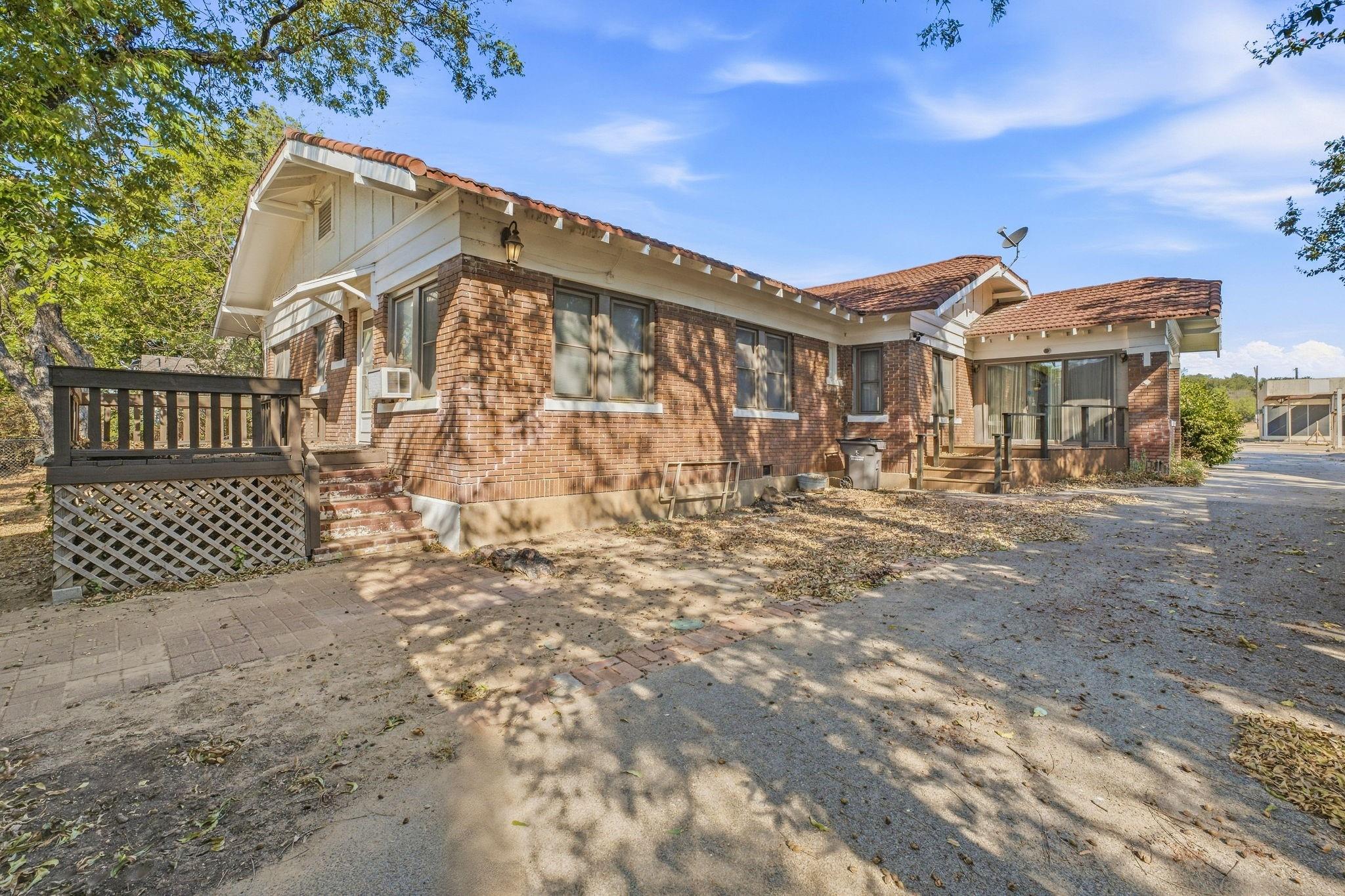main property photo 28