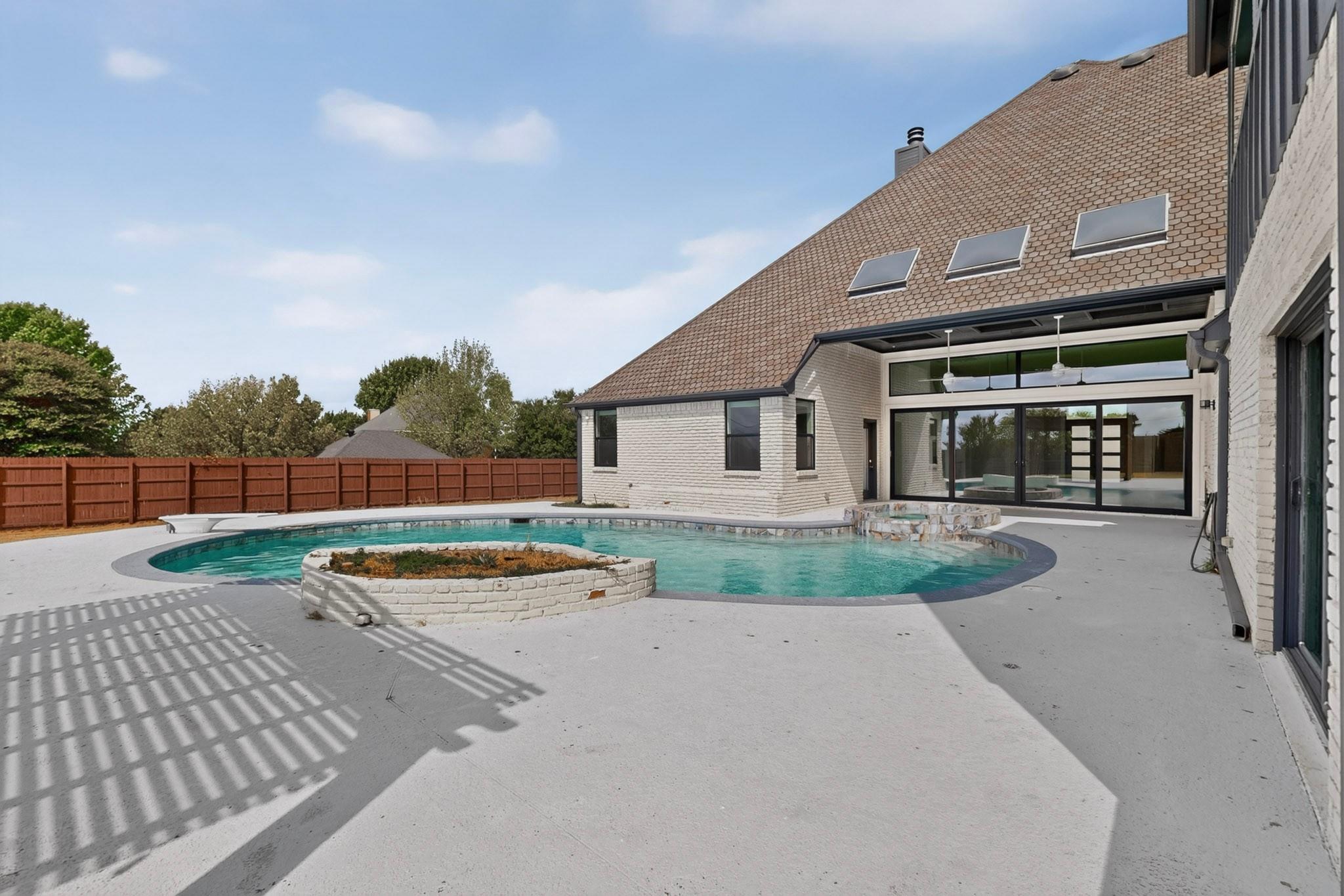 main property photo 28