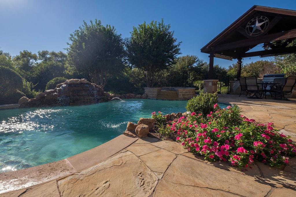 main property photo 29