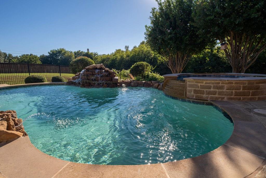 main property photo 31