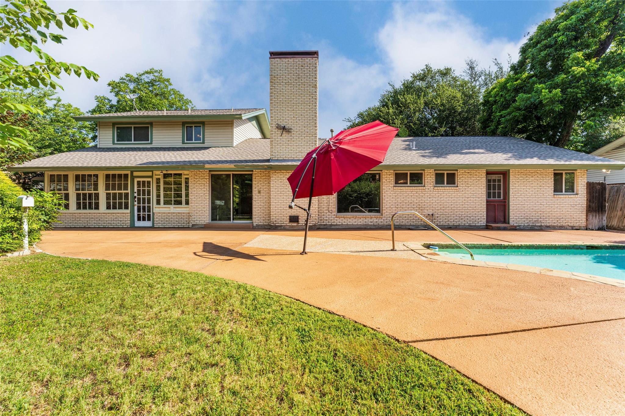 main property photo 30