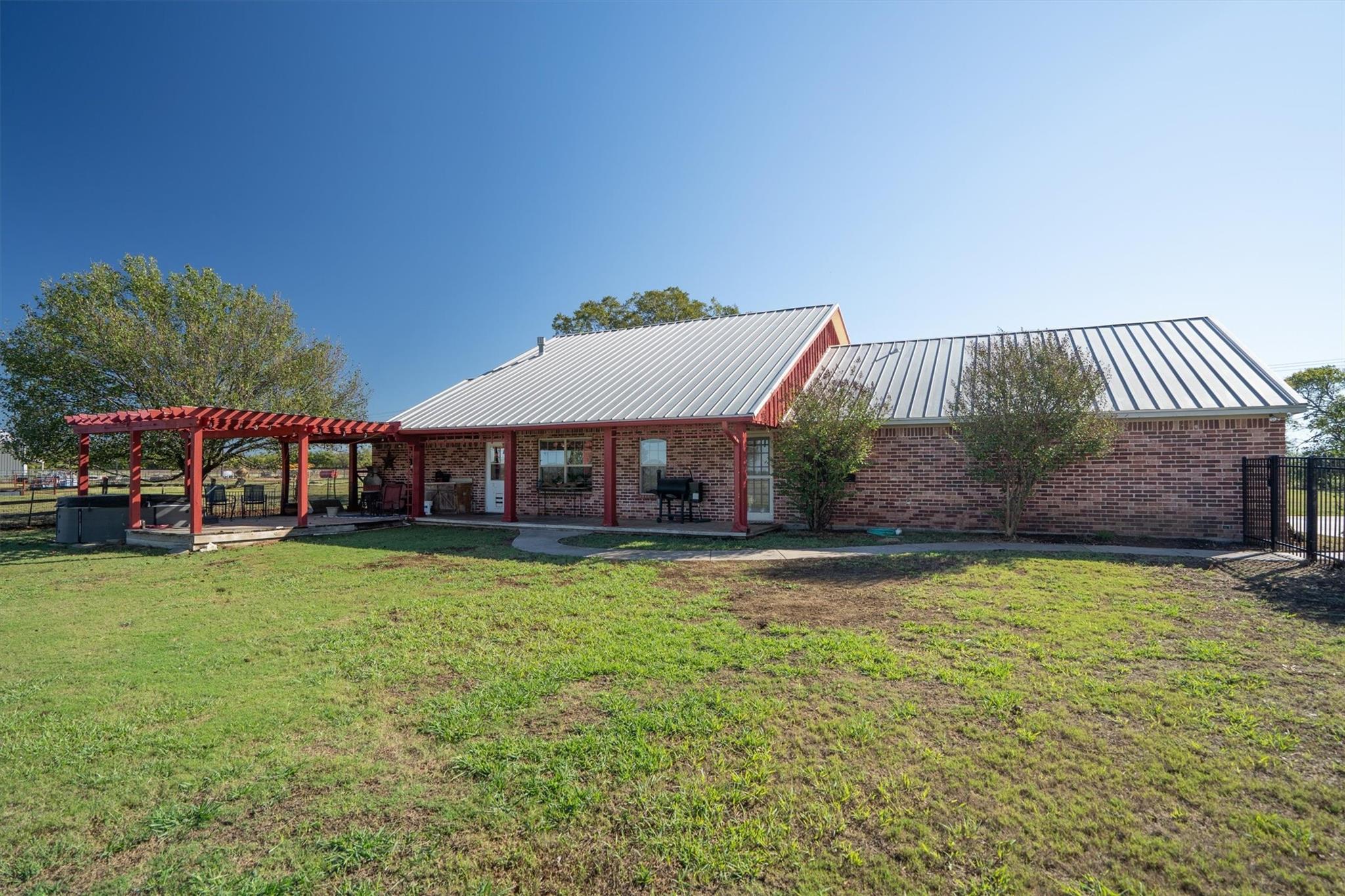 main property photo 27