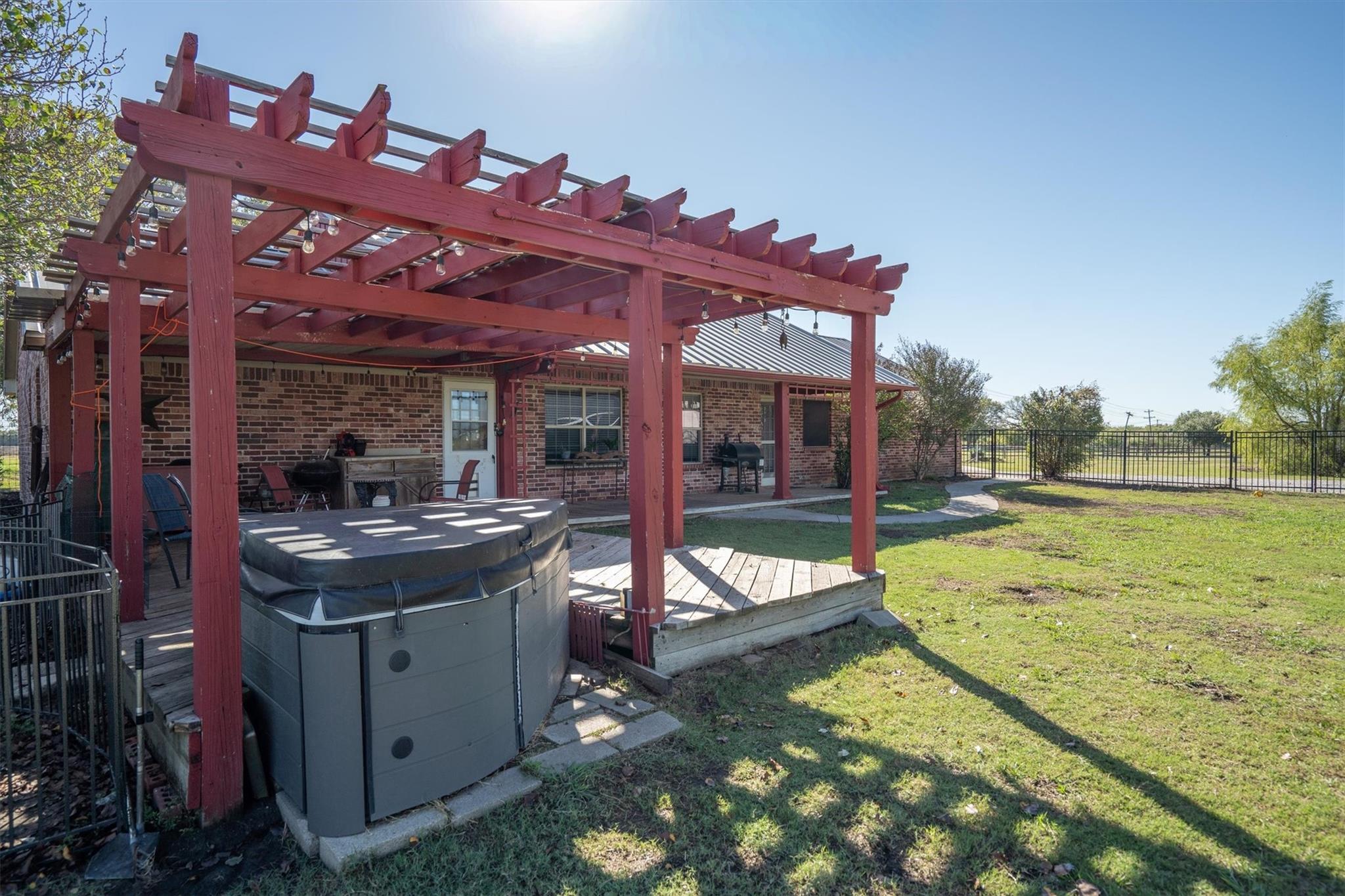 main property photo 29