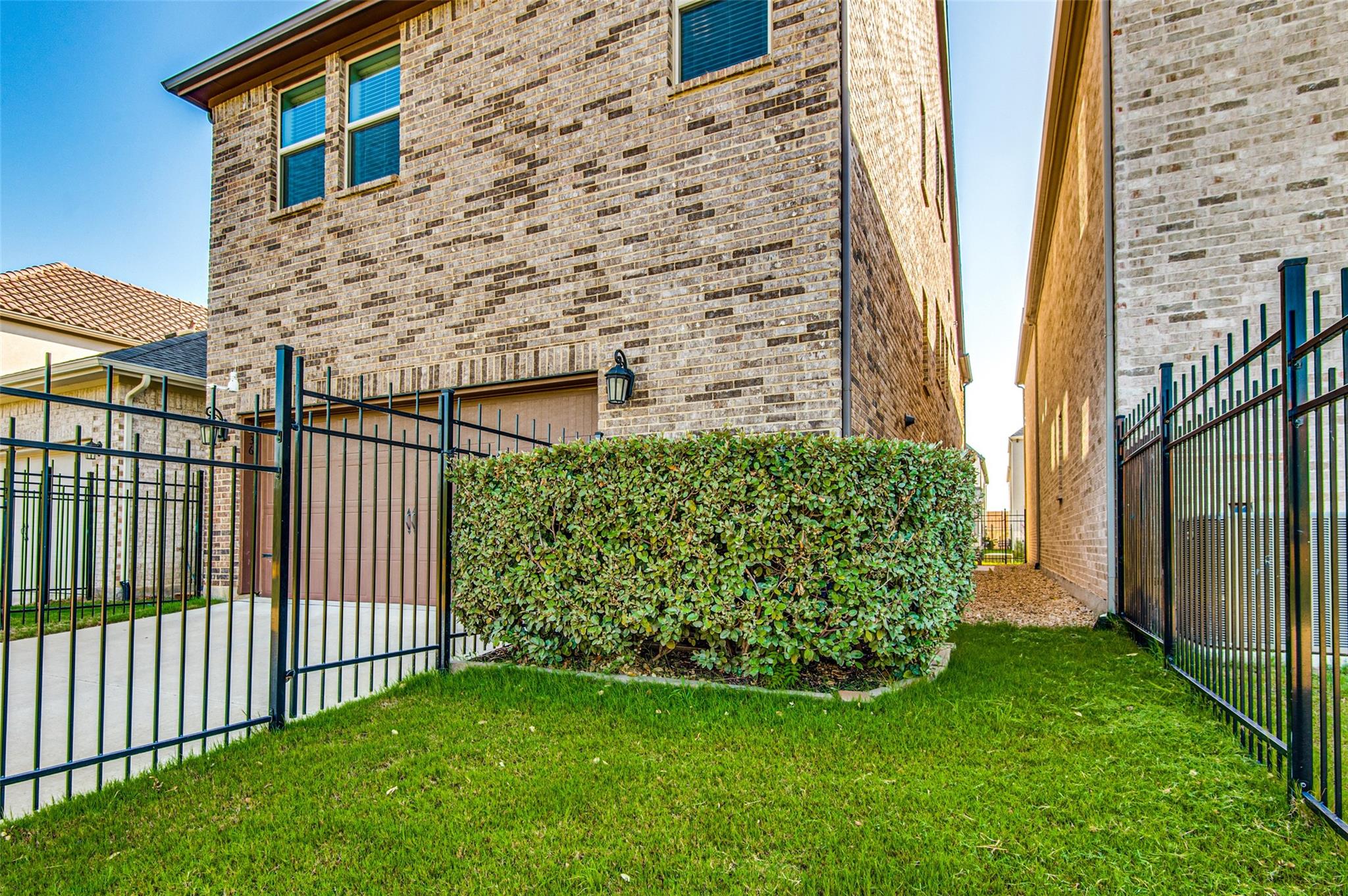 main property photo 11