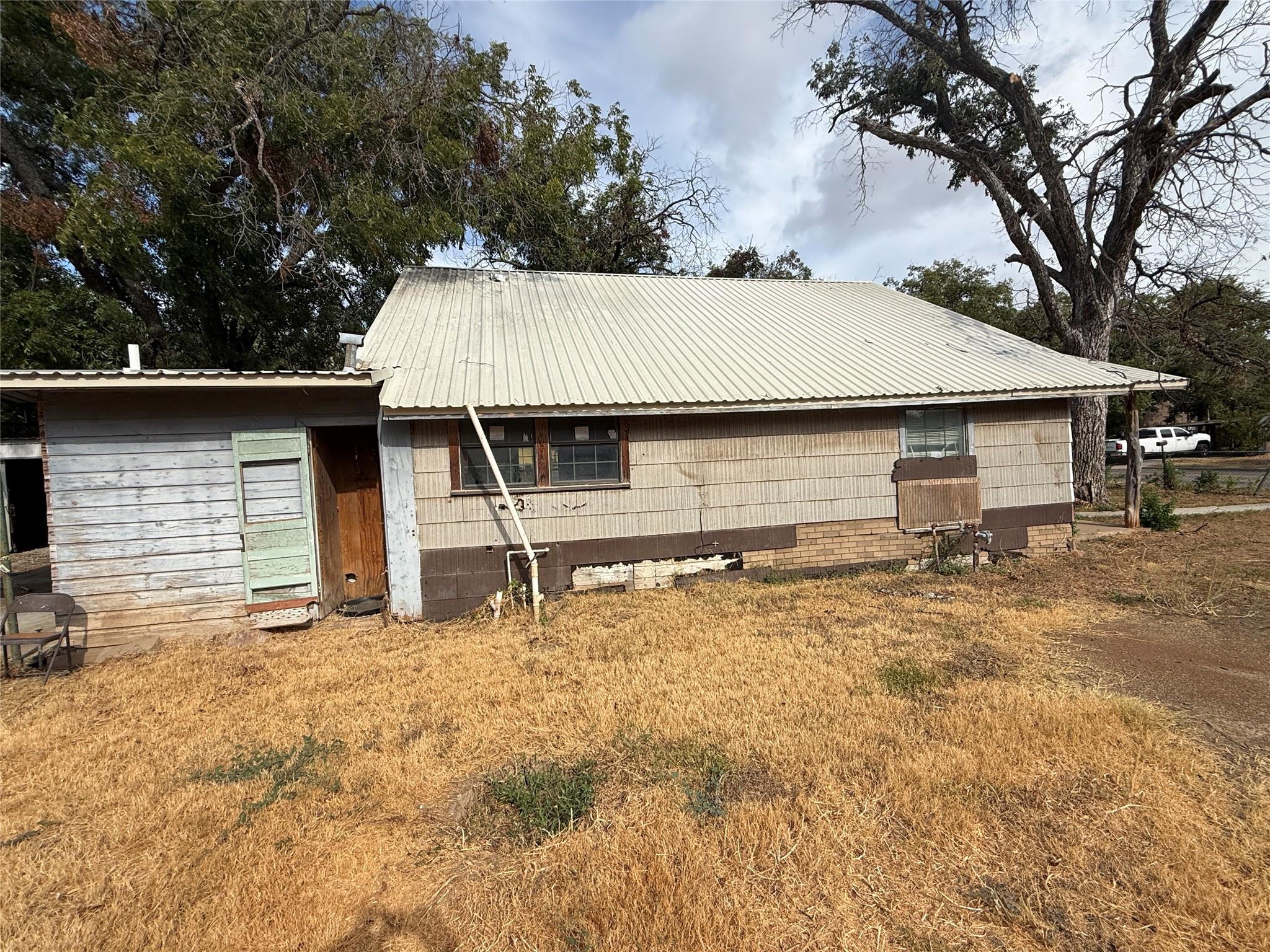 main property photo 31