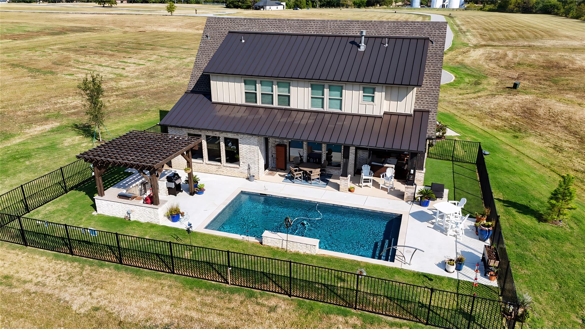 main property photo 27