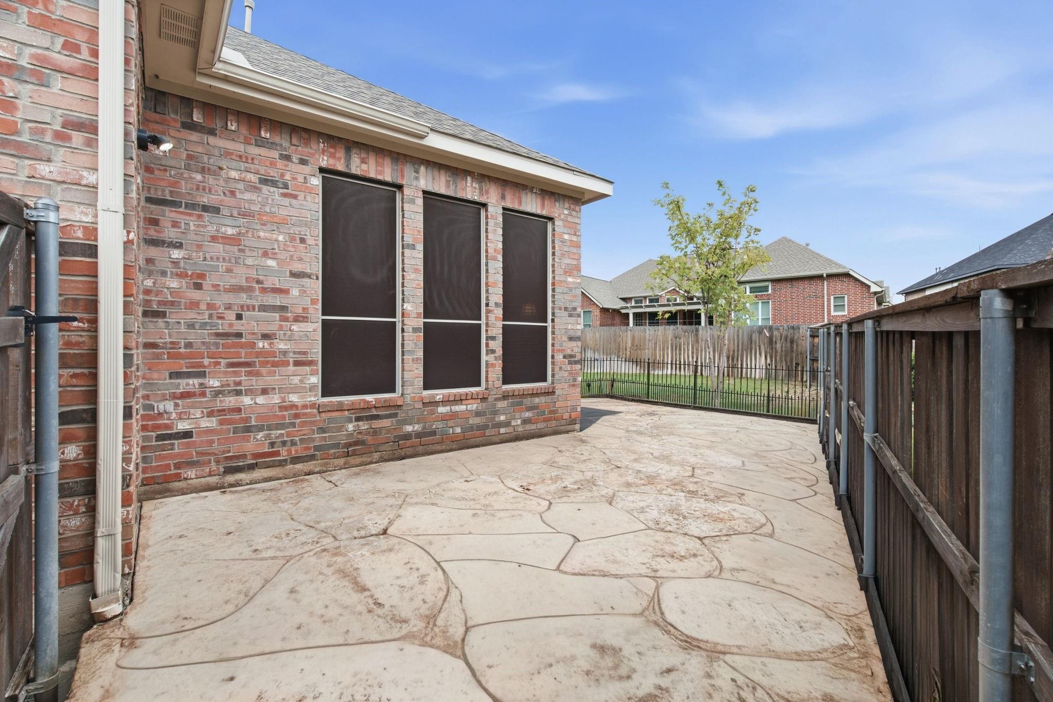 main property photo 28