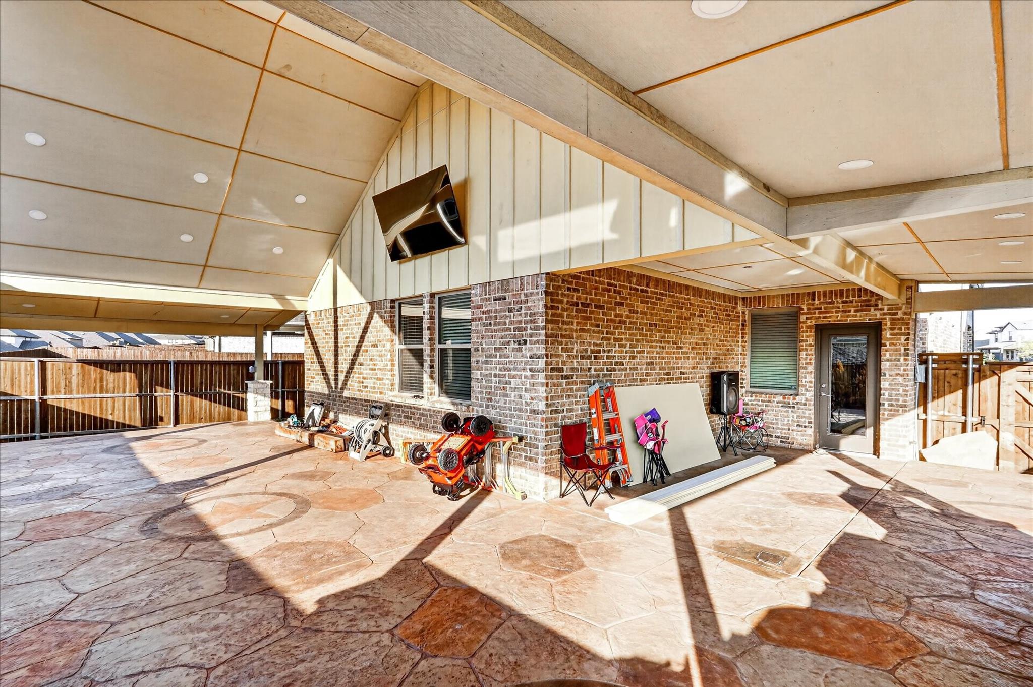 main property photo 34