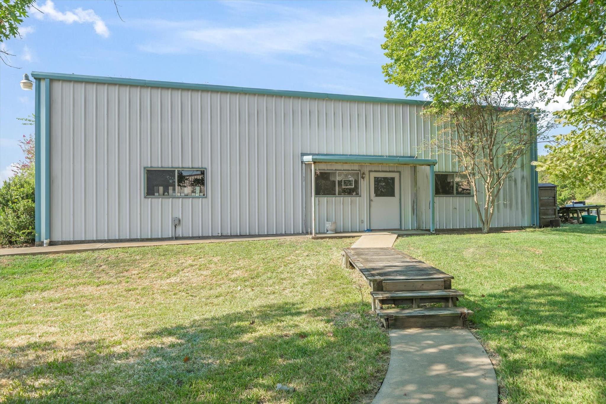 main property photo 32