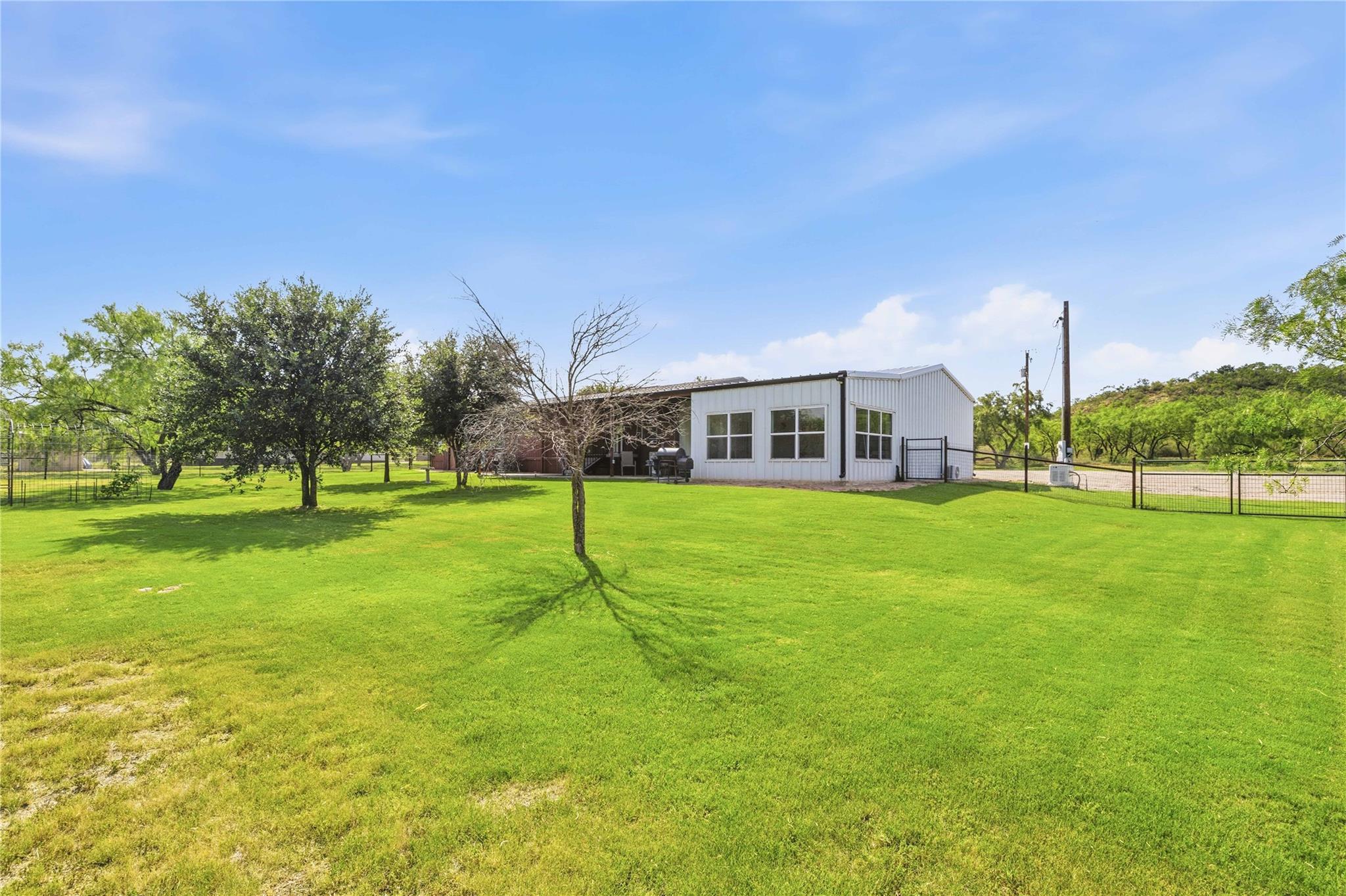 main property photo 20