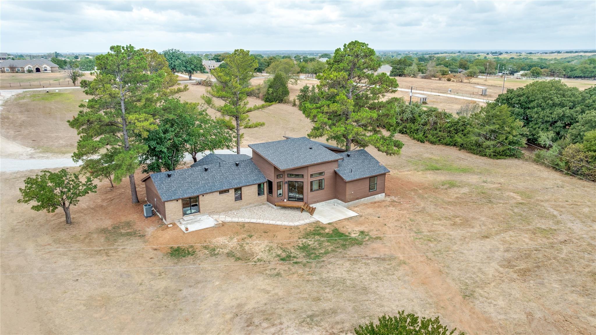 main property photo 30