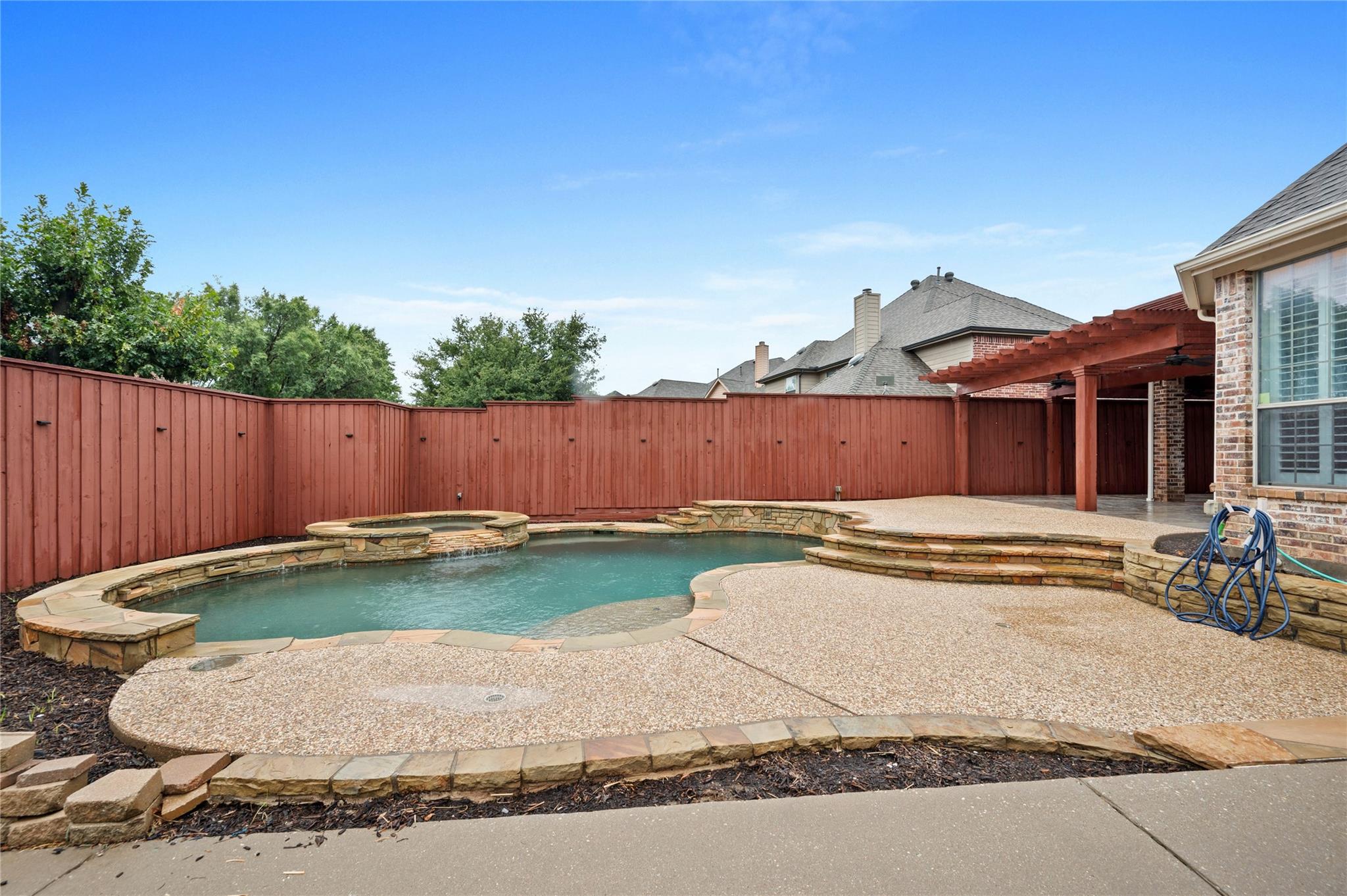 main property photo 23