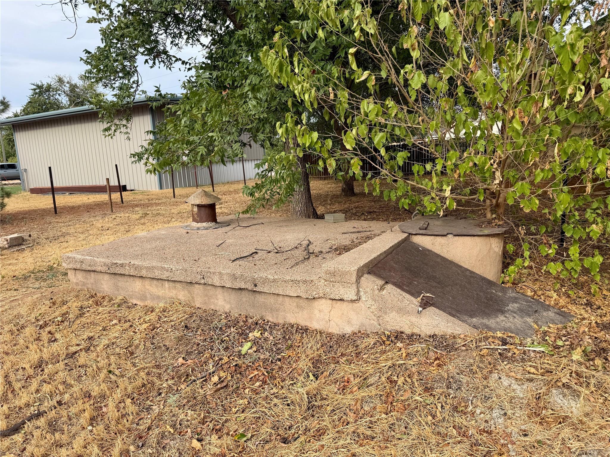 main property photo 28
