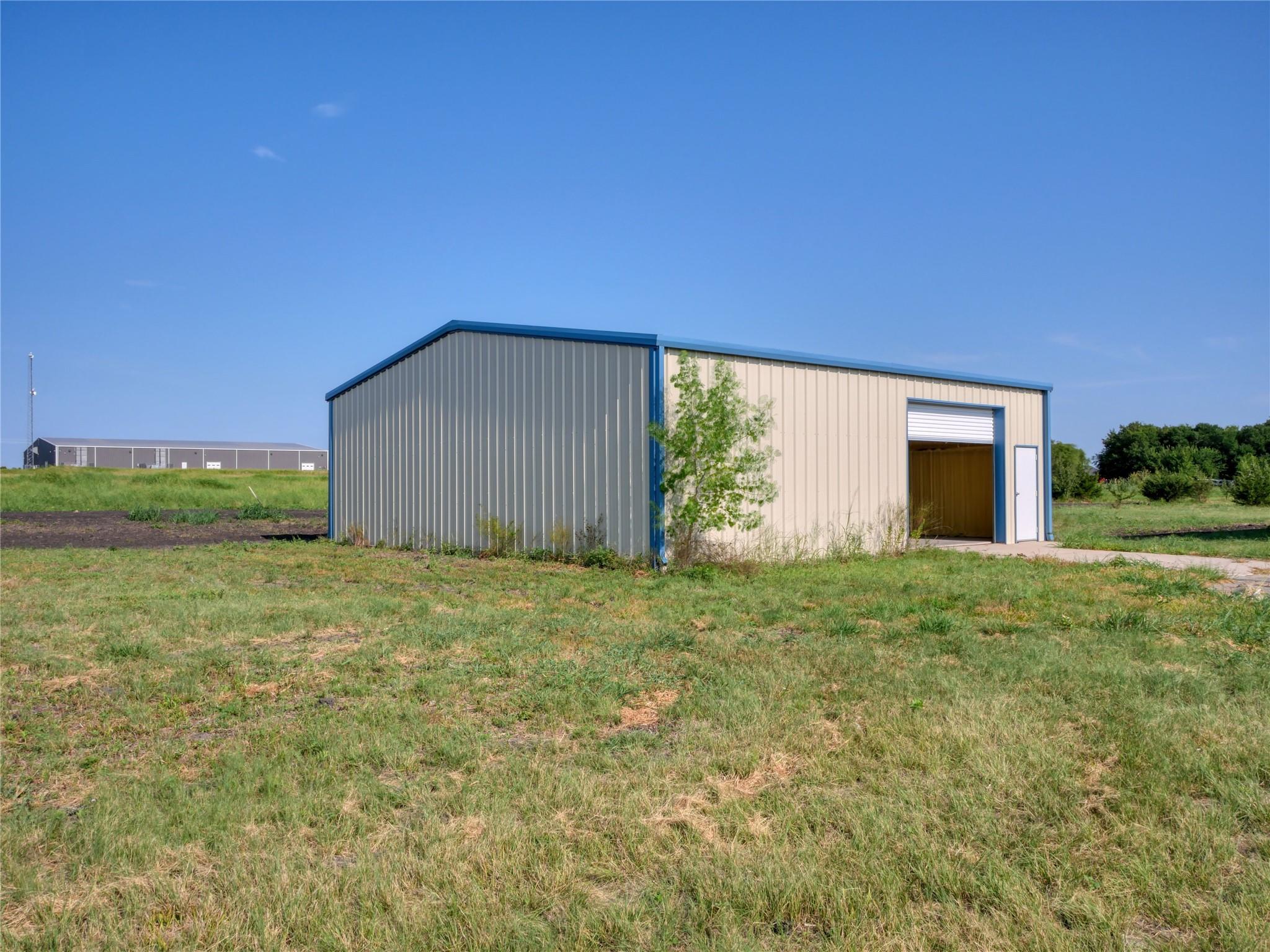 main property photo 16