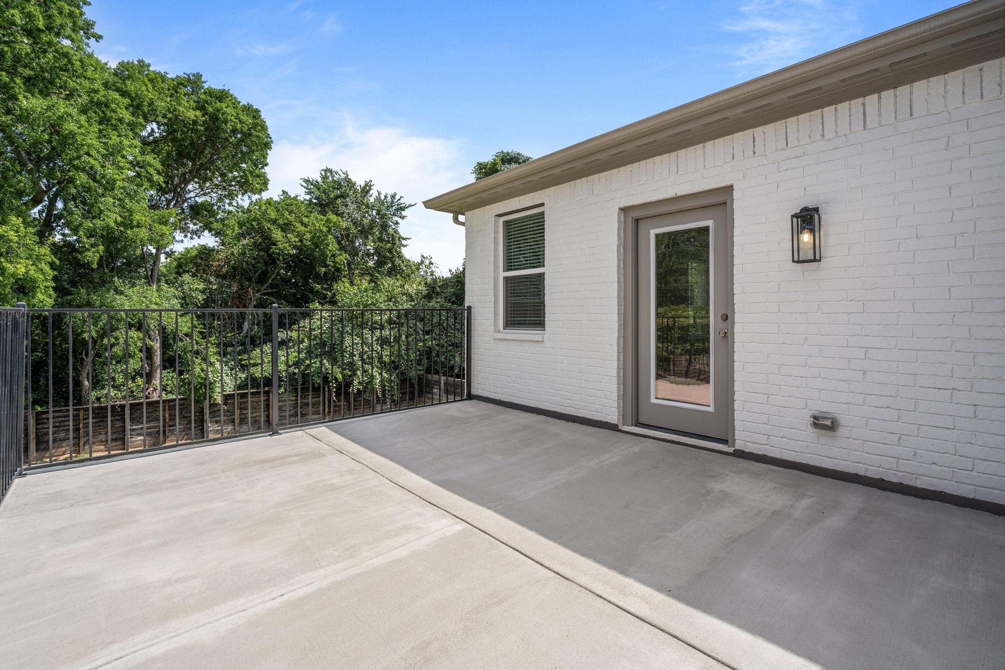 main property photo 30