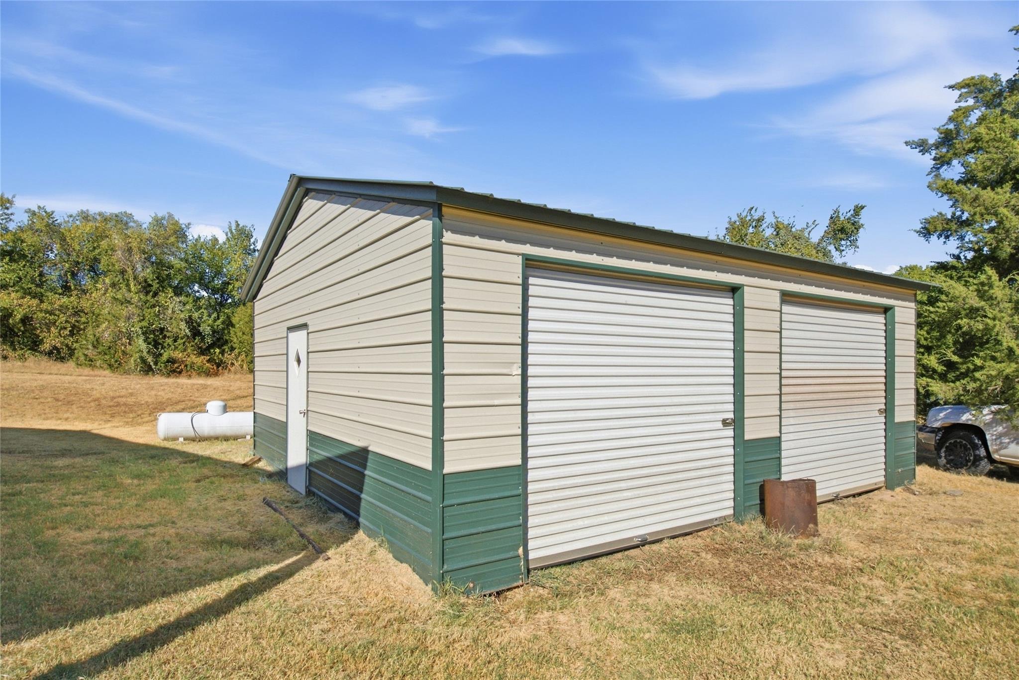 main property photo 19
