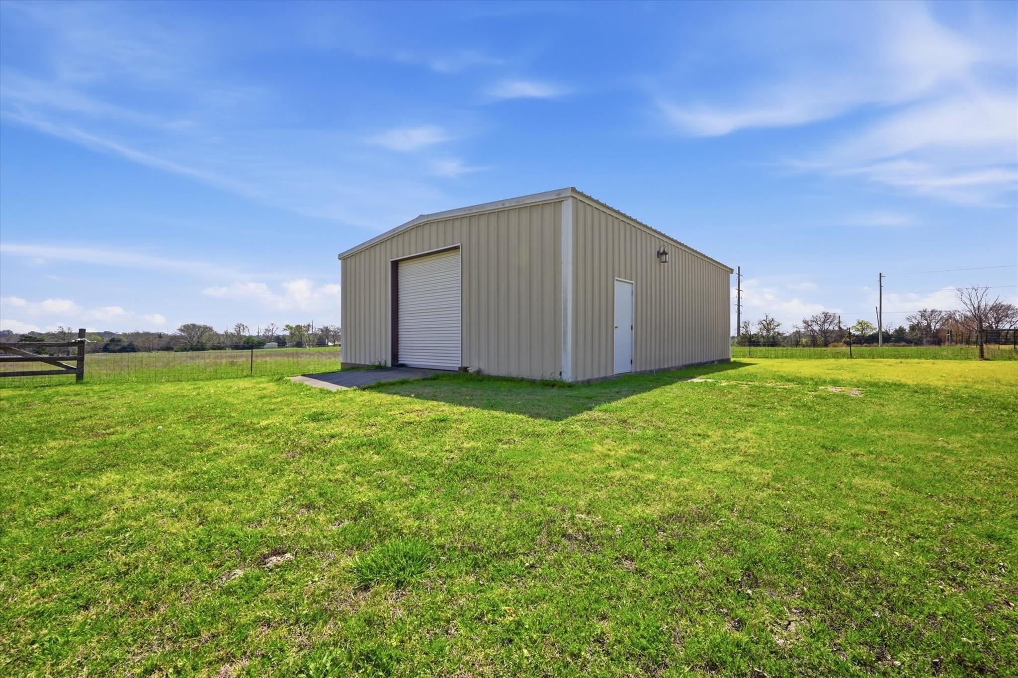 main property photo 30