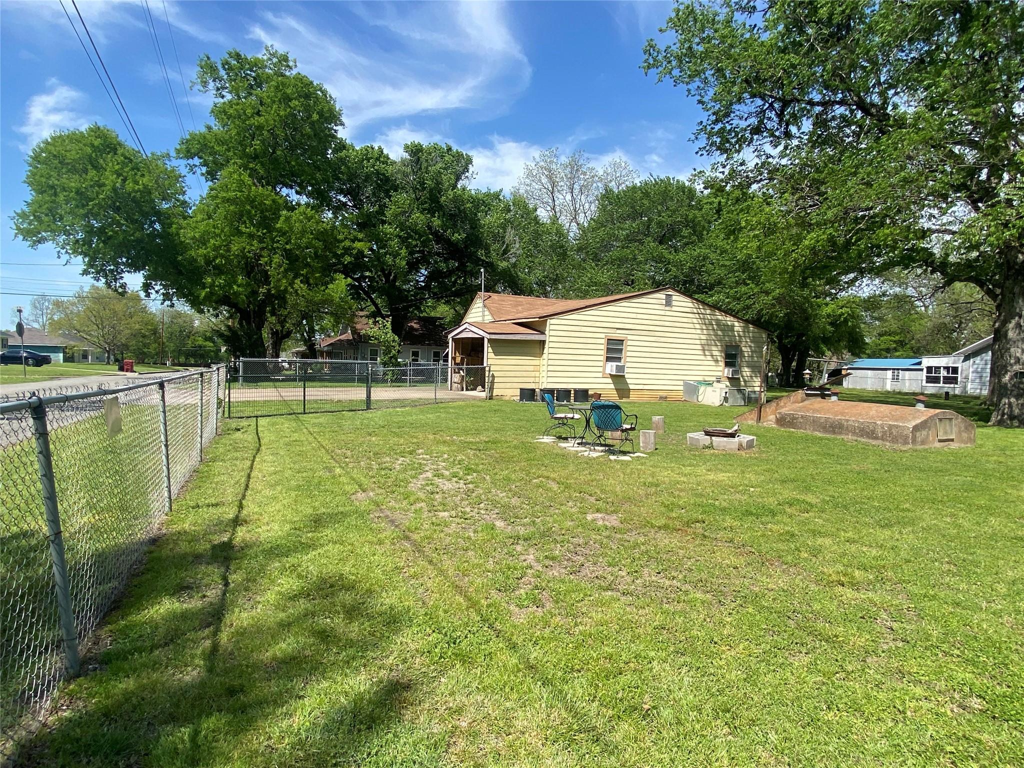 main property photo 17