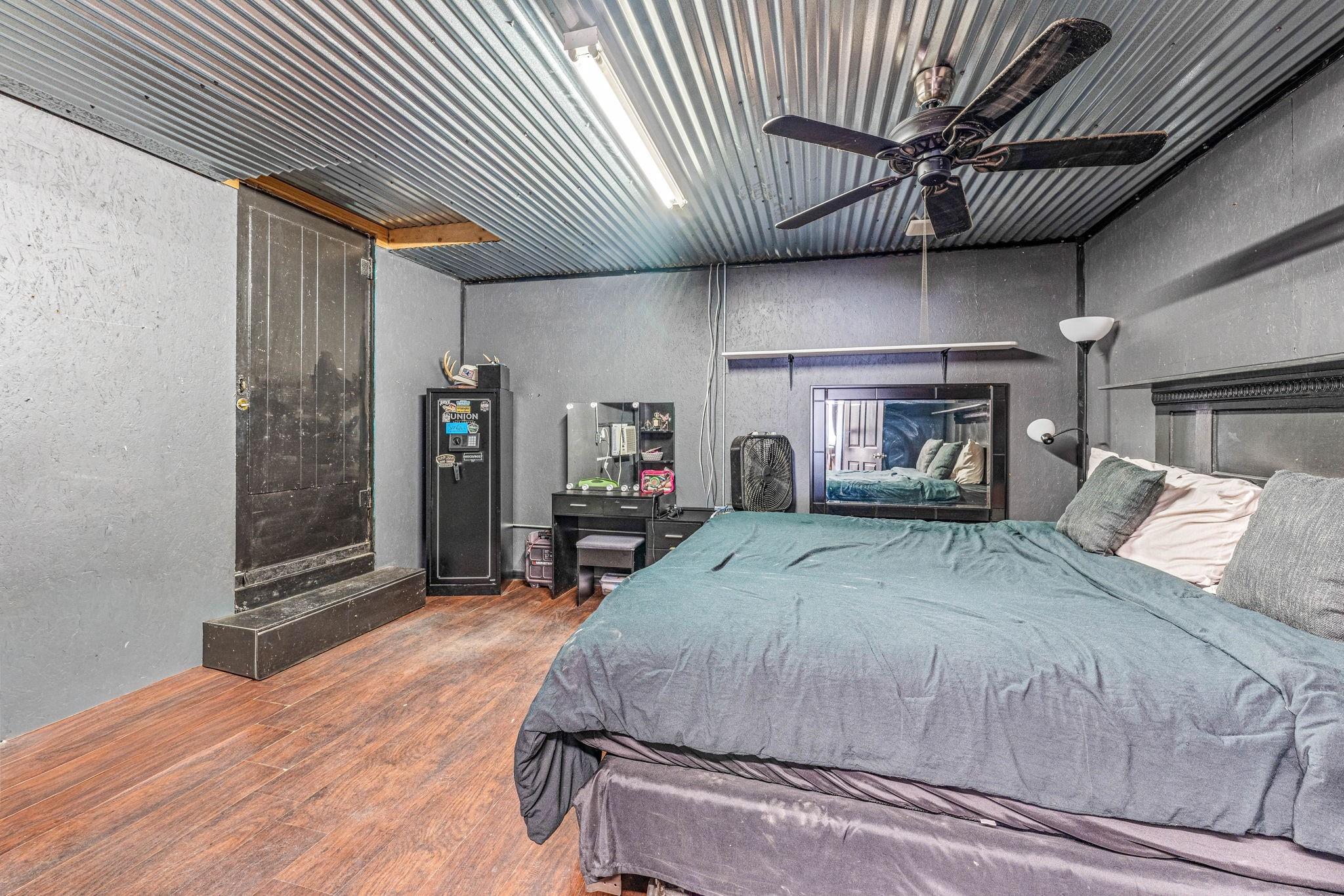 main property photo 25