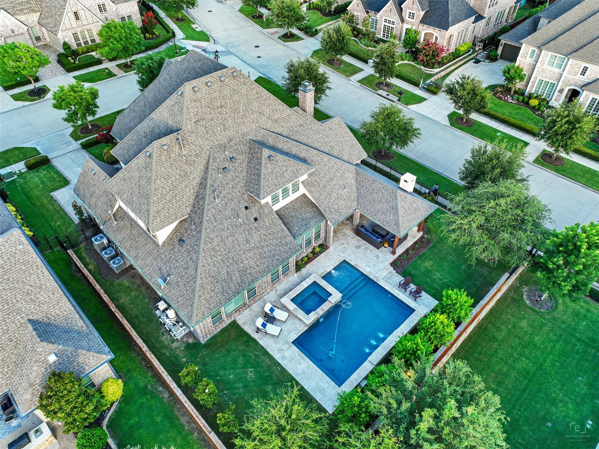 main property photo 28