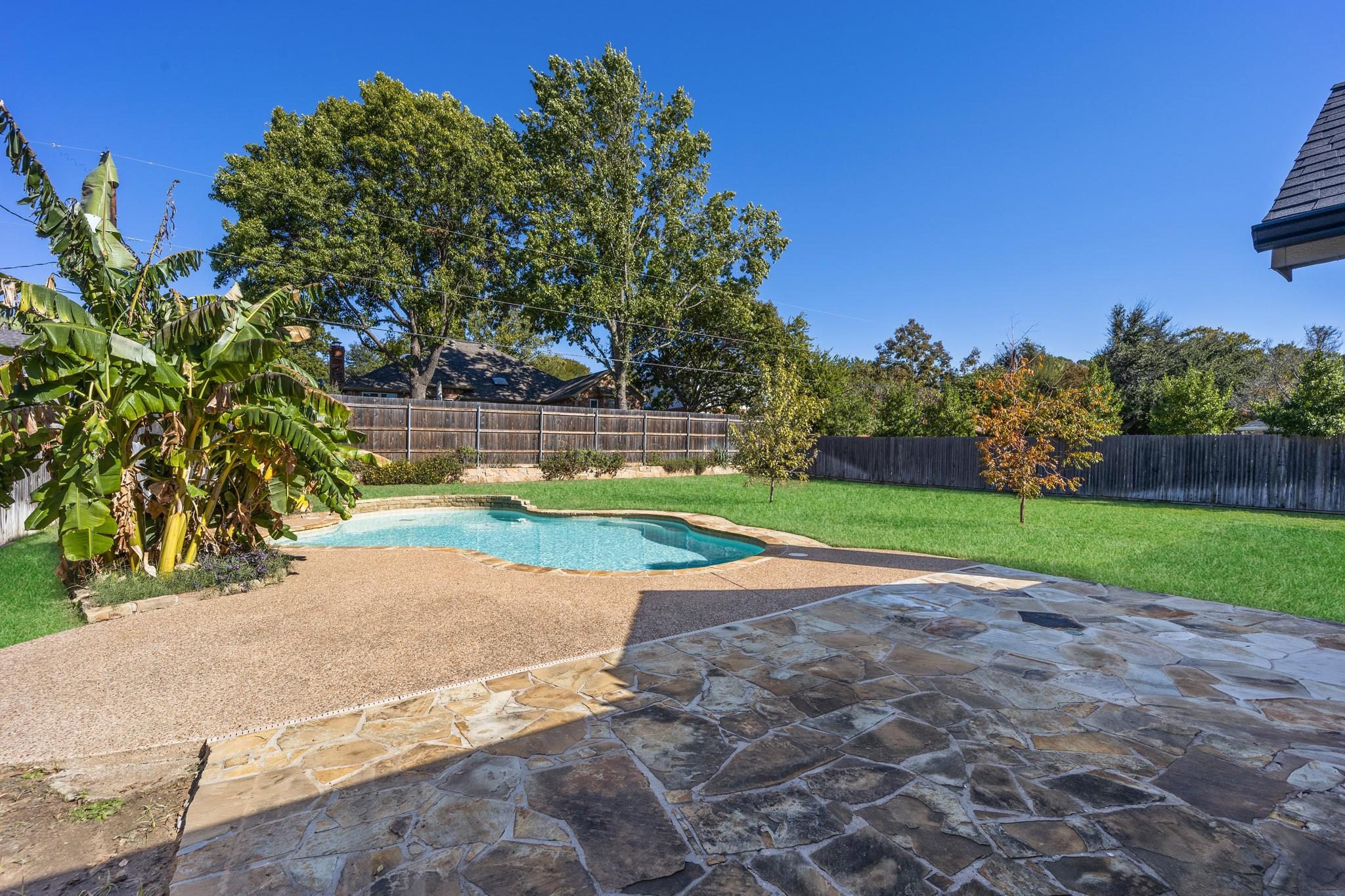 main property photo 12