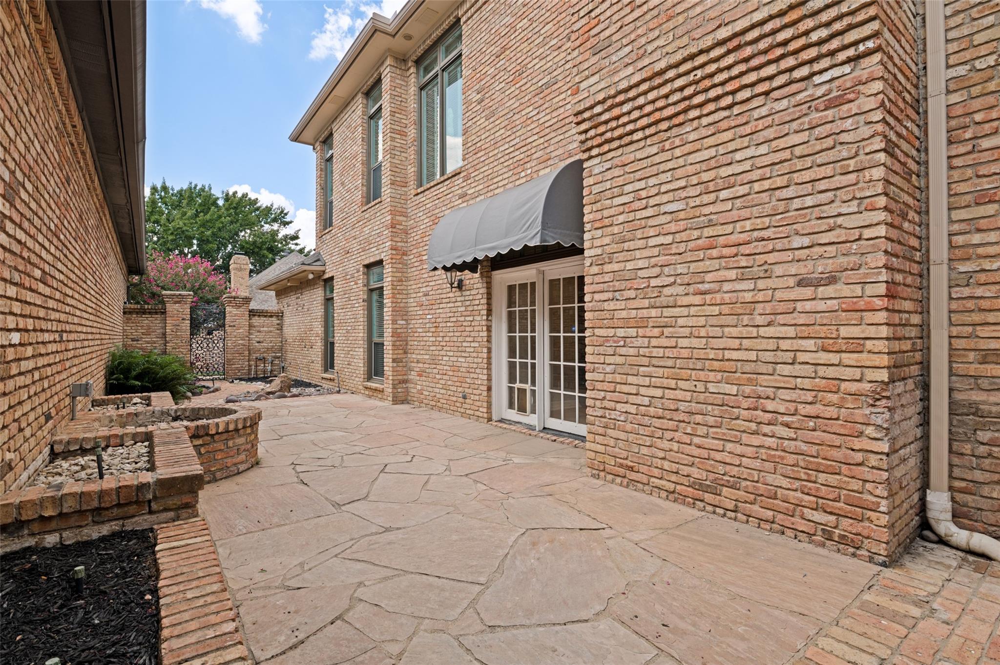 main property photo 23