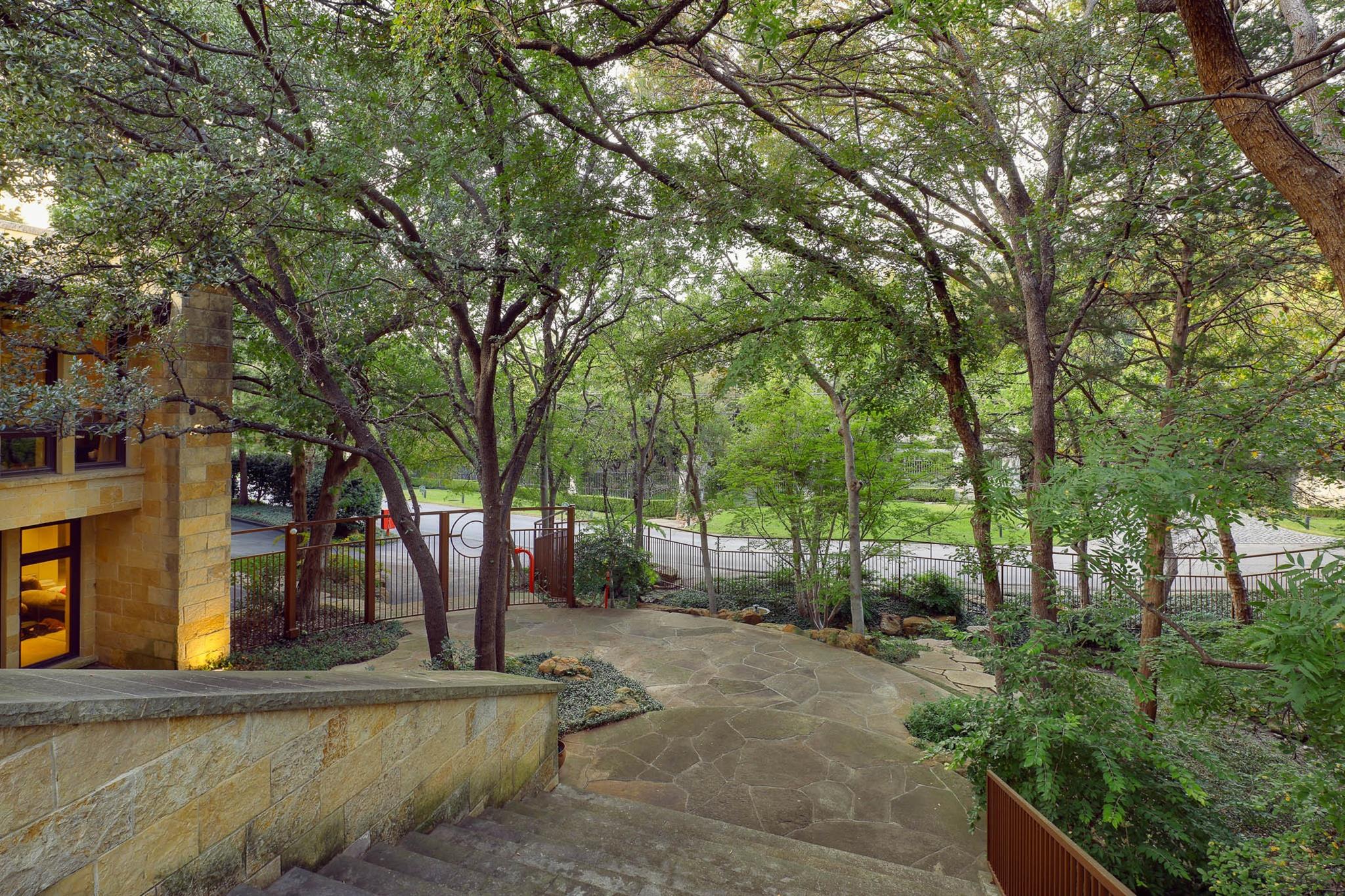 main property photo 14