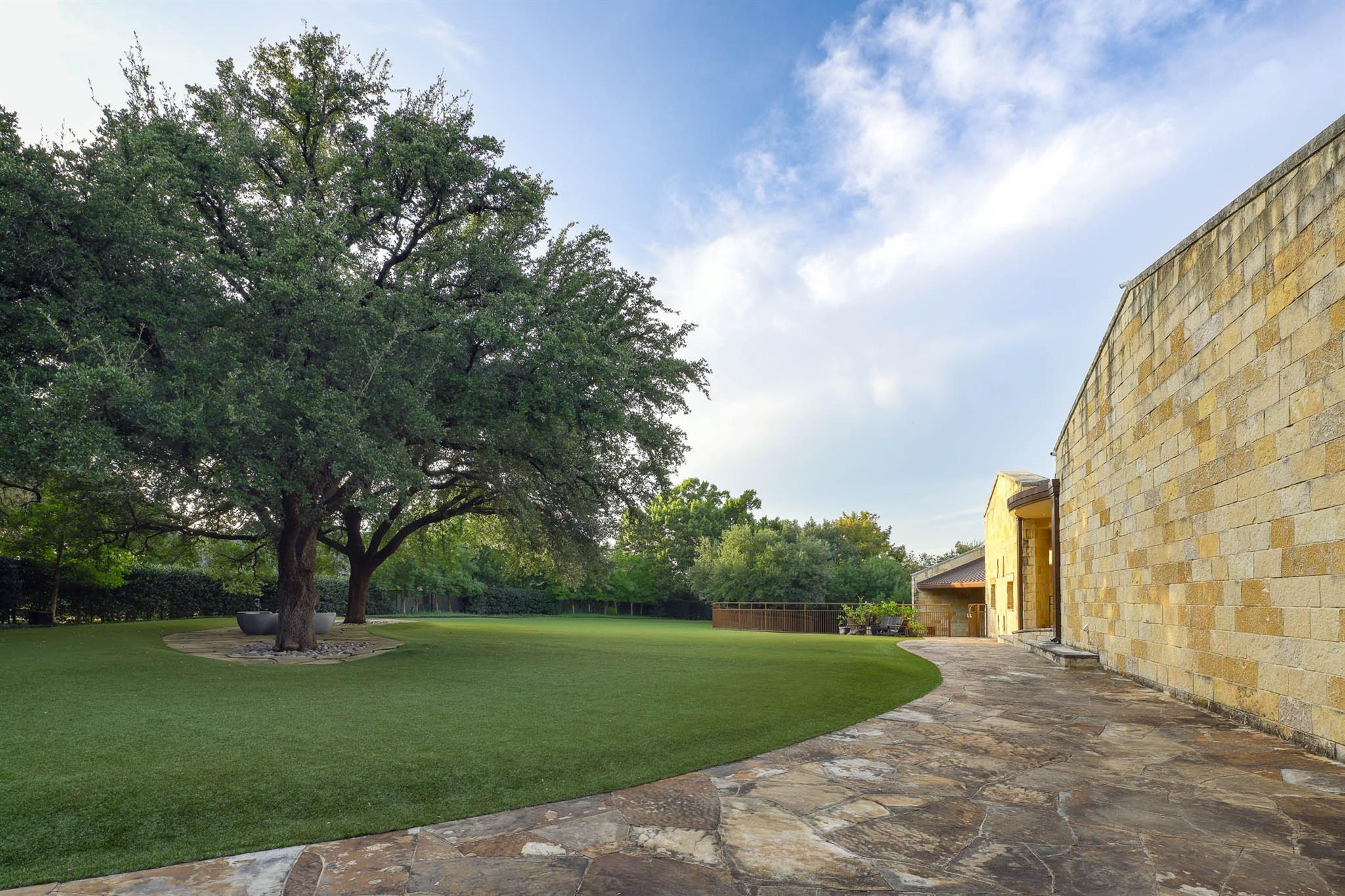 main property photo 18