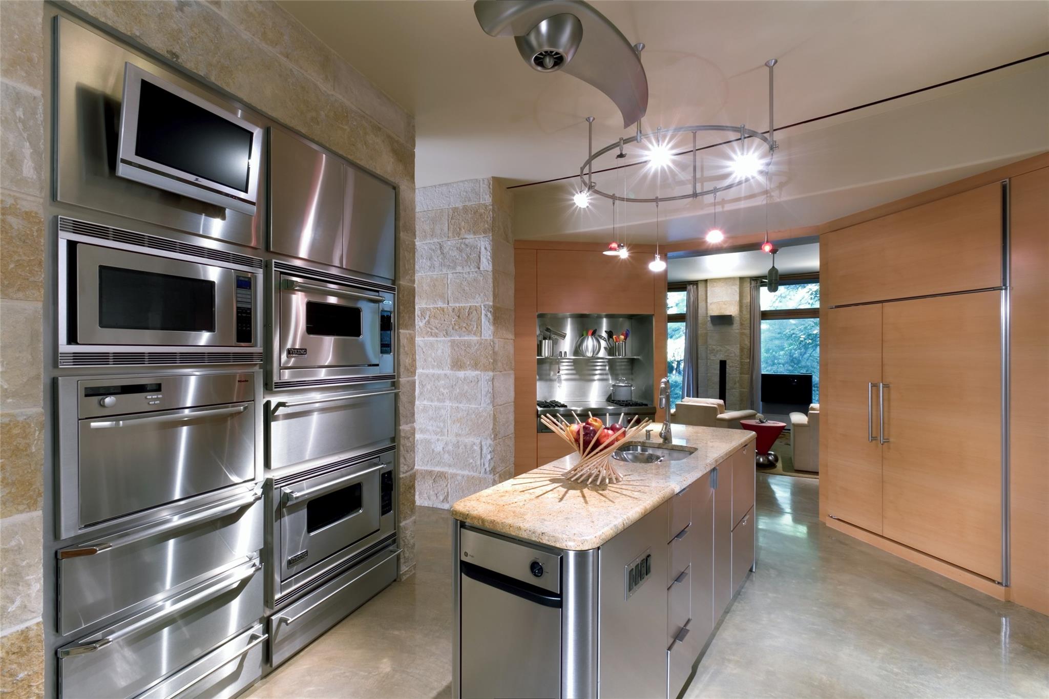 main property photo 7