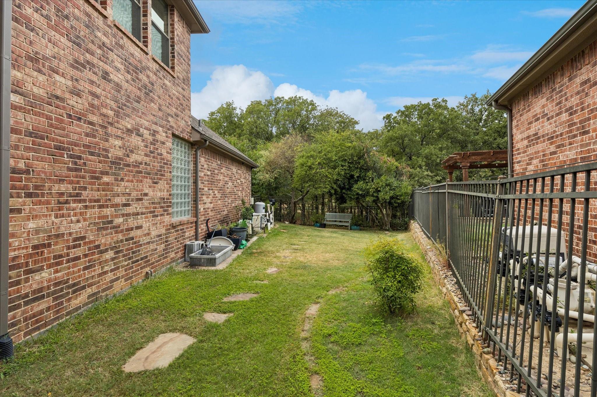 main property photo 32