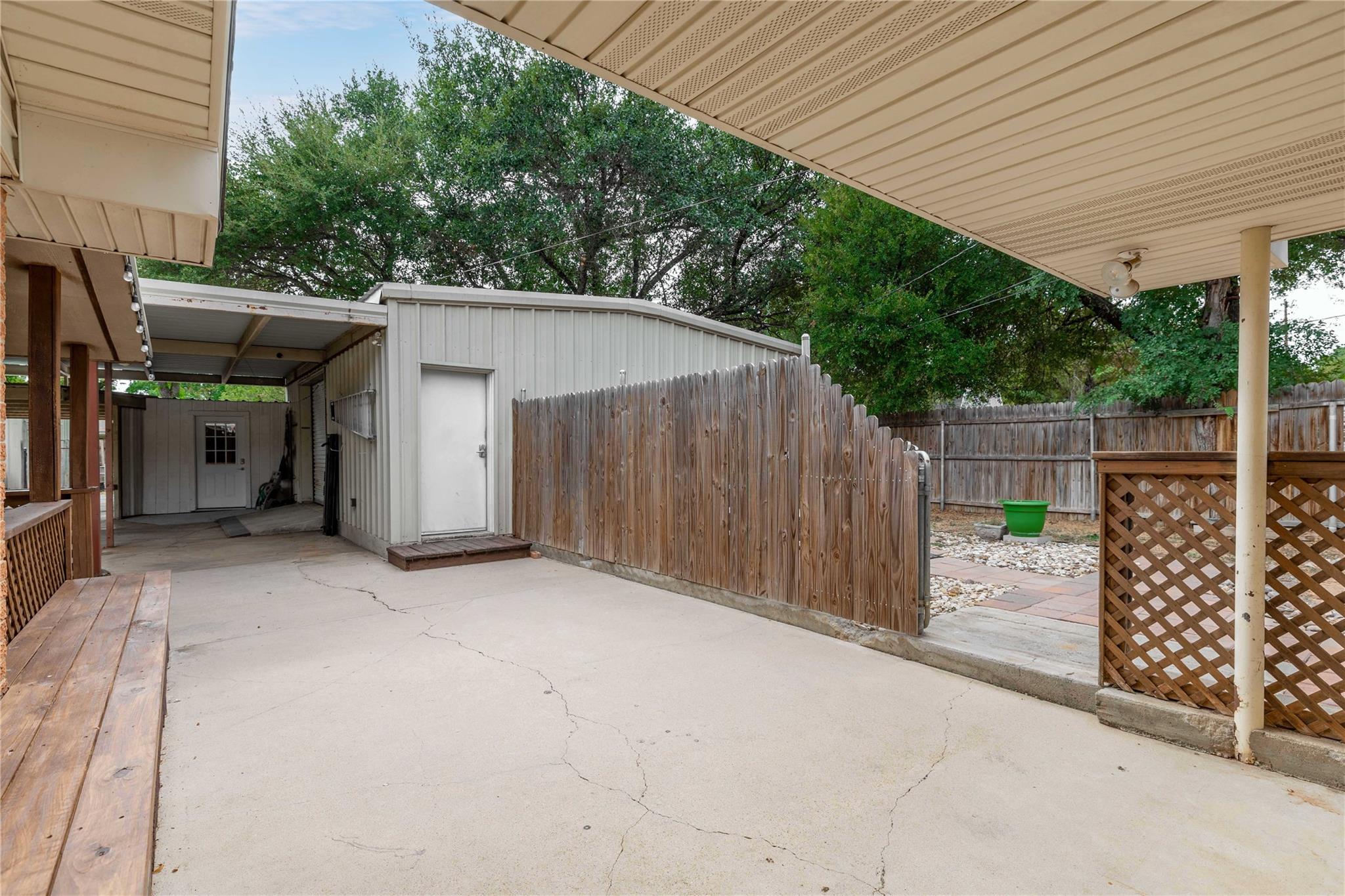 main property photo 23