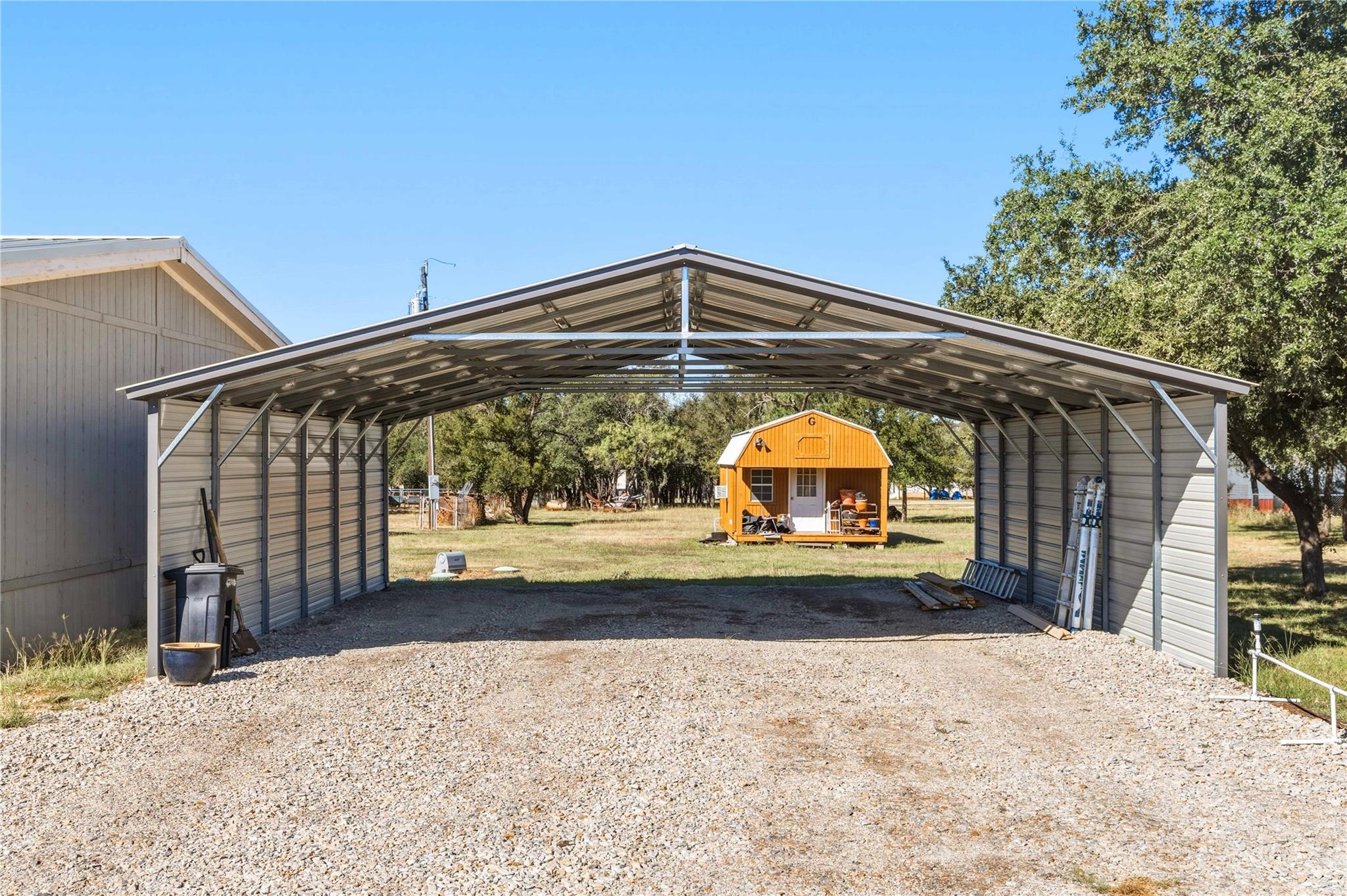 main property photo 18